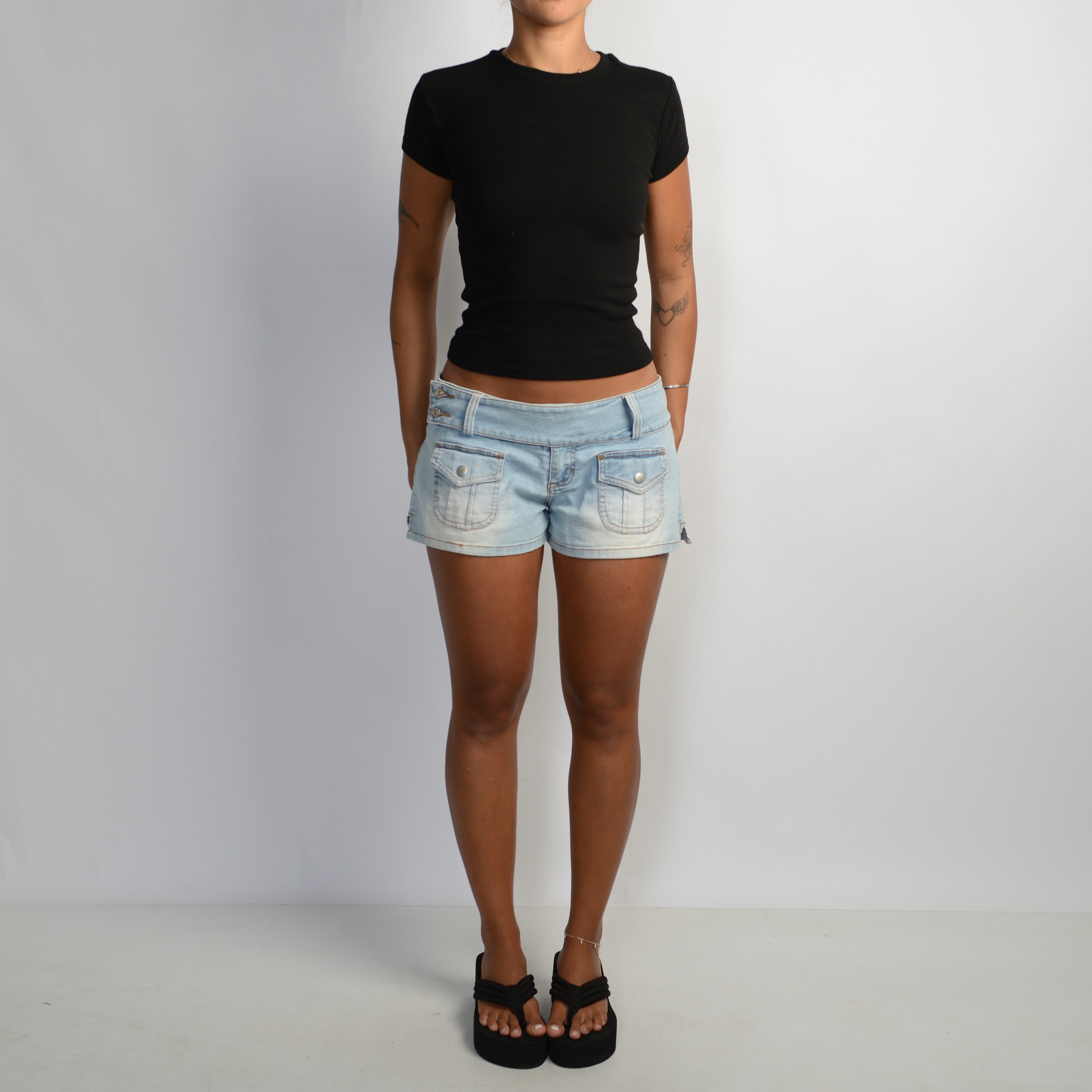 LIGHT WASH DENIM SHORTS