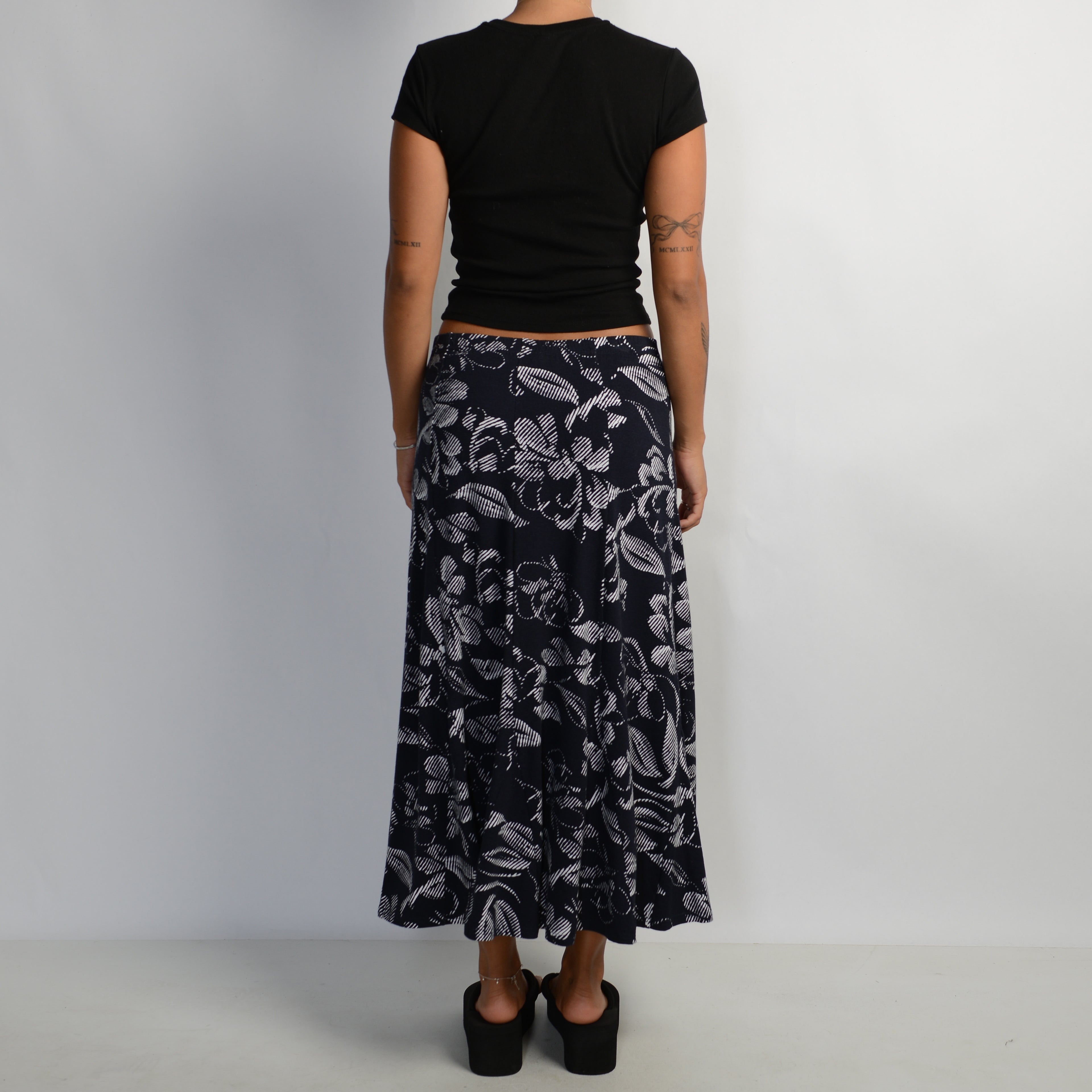 NAVY FLORAL MAXI SKIRT