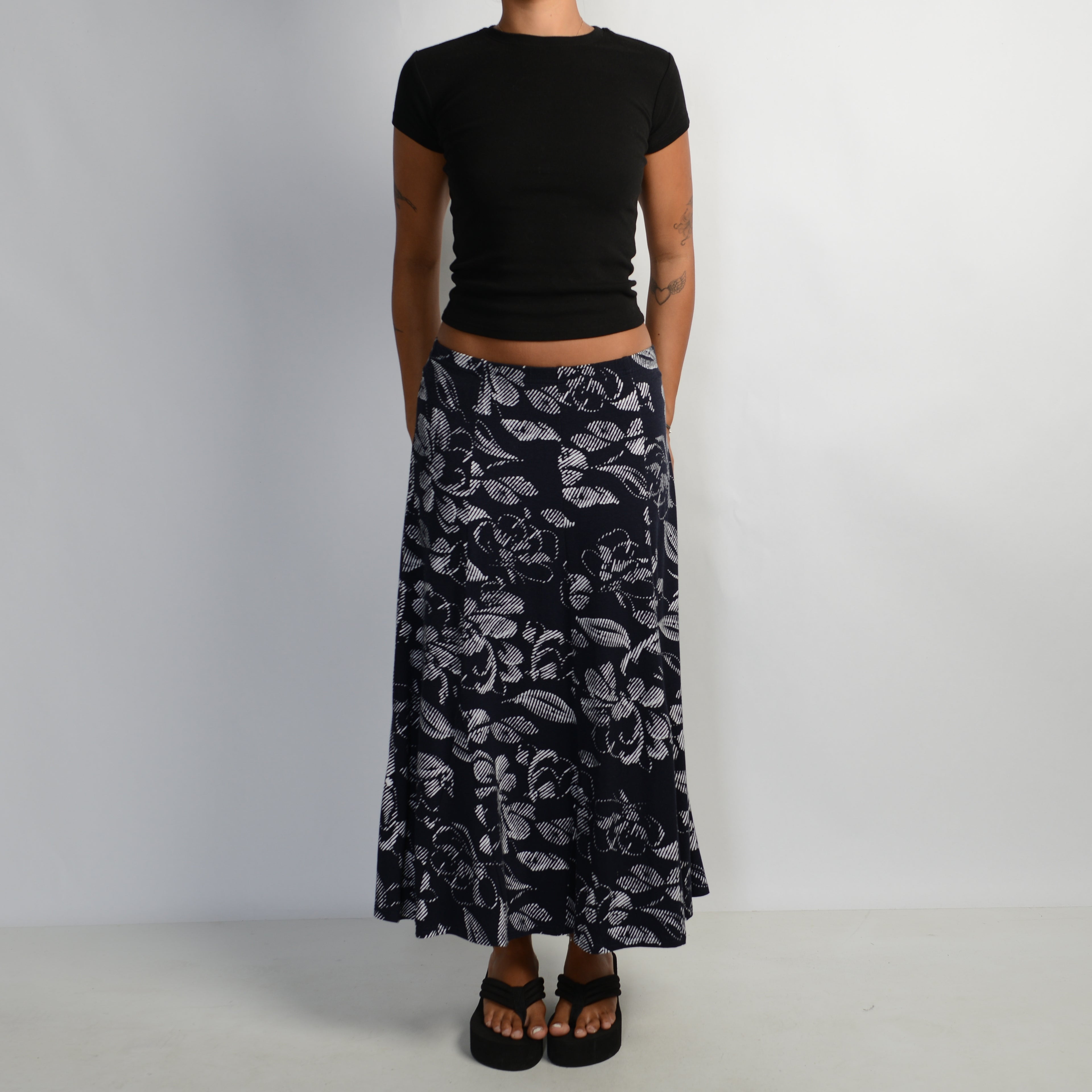 NAVY FLORAL MAXI SKIRT