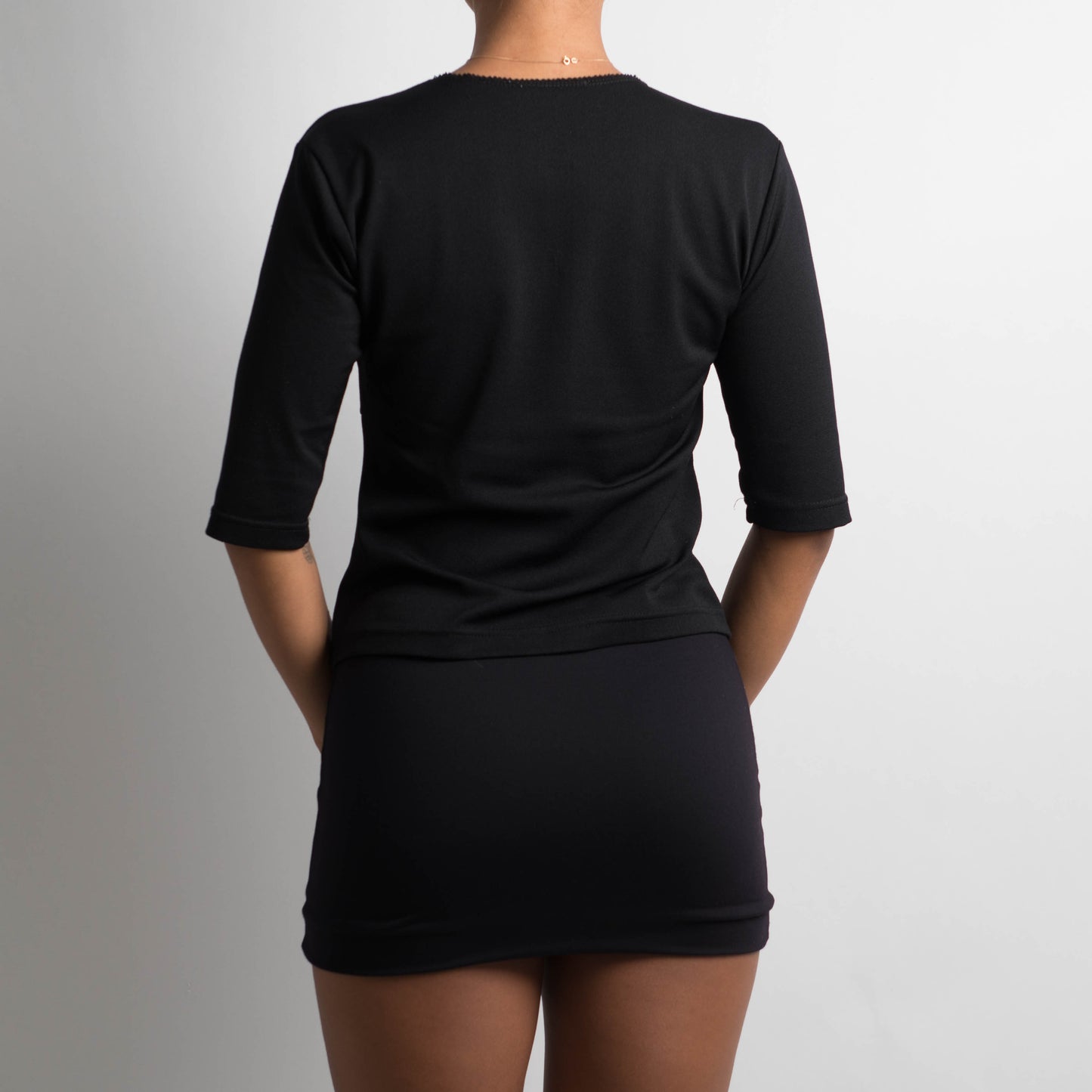 BLACK 3/4 SLEEVE TOP