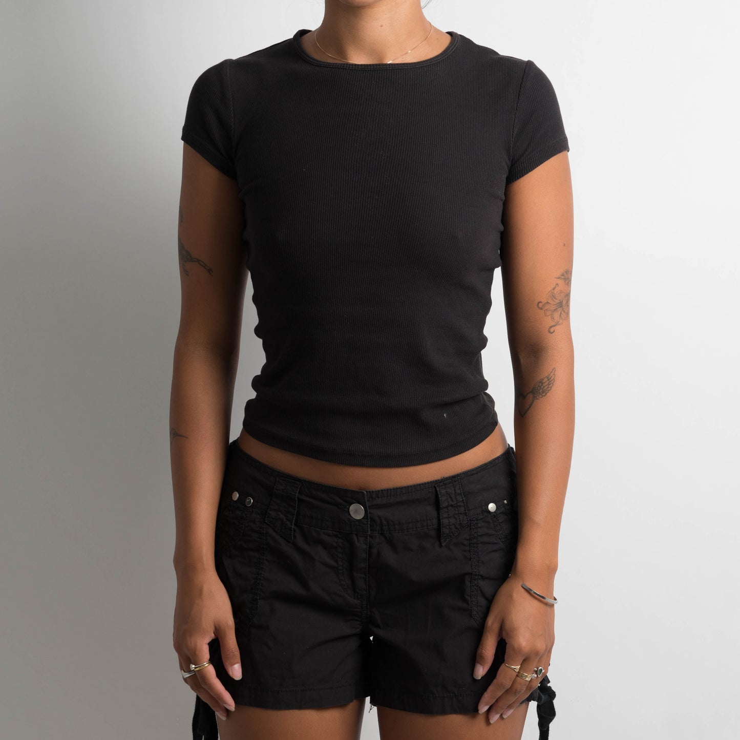 BLACK CARGO MINI SHORTS