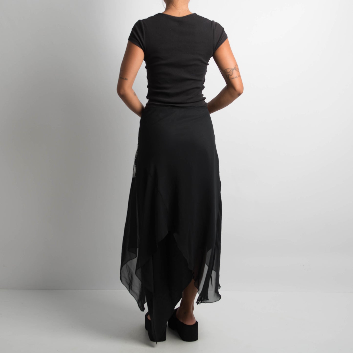 BLACK ASYMMETRIC SKIRT