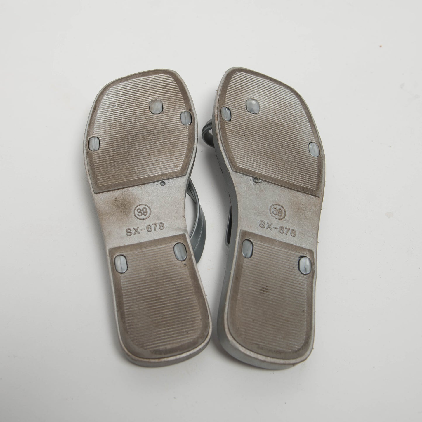 SILVER STRAPPY THONGS / FLIP FLOPS