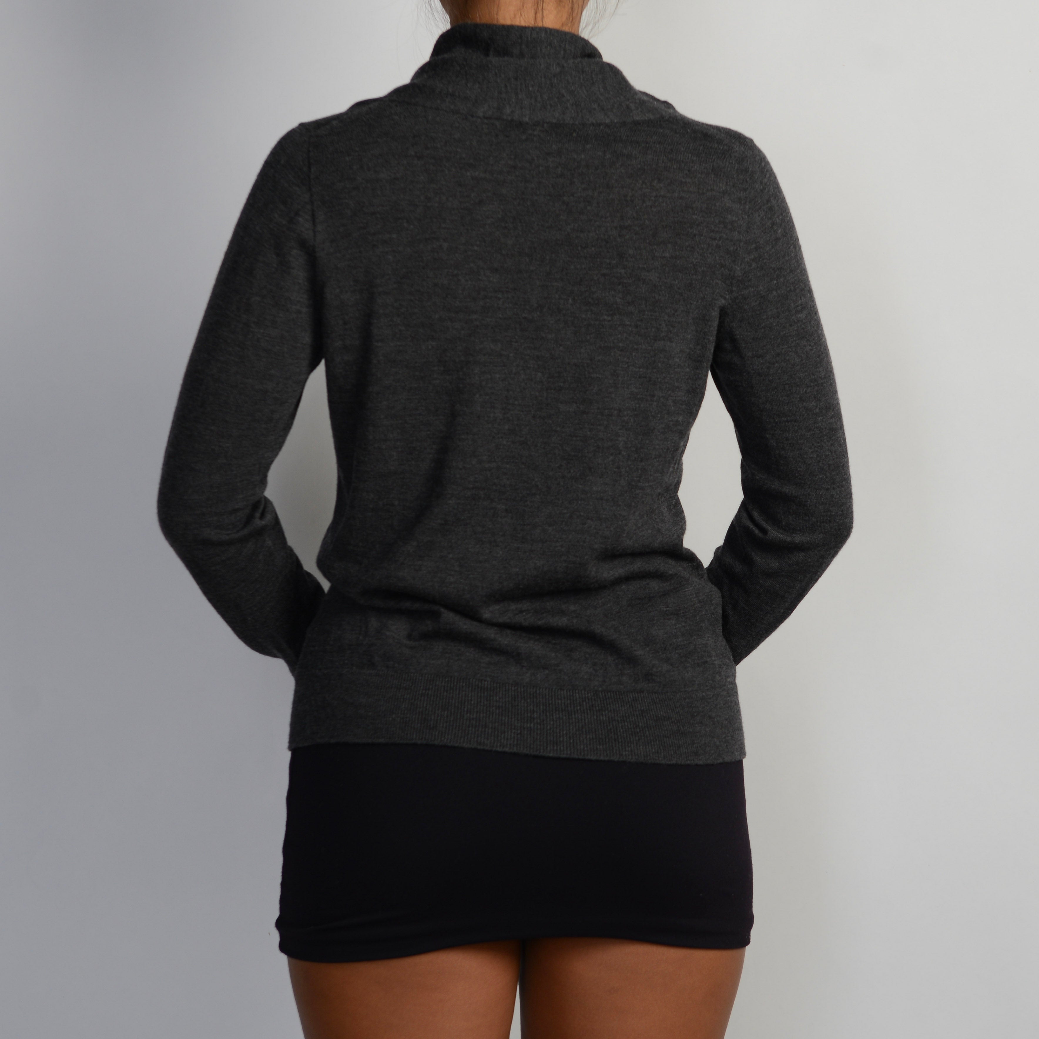 CHARCOAL WOOL TOP