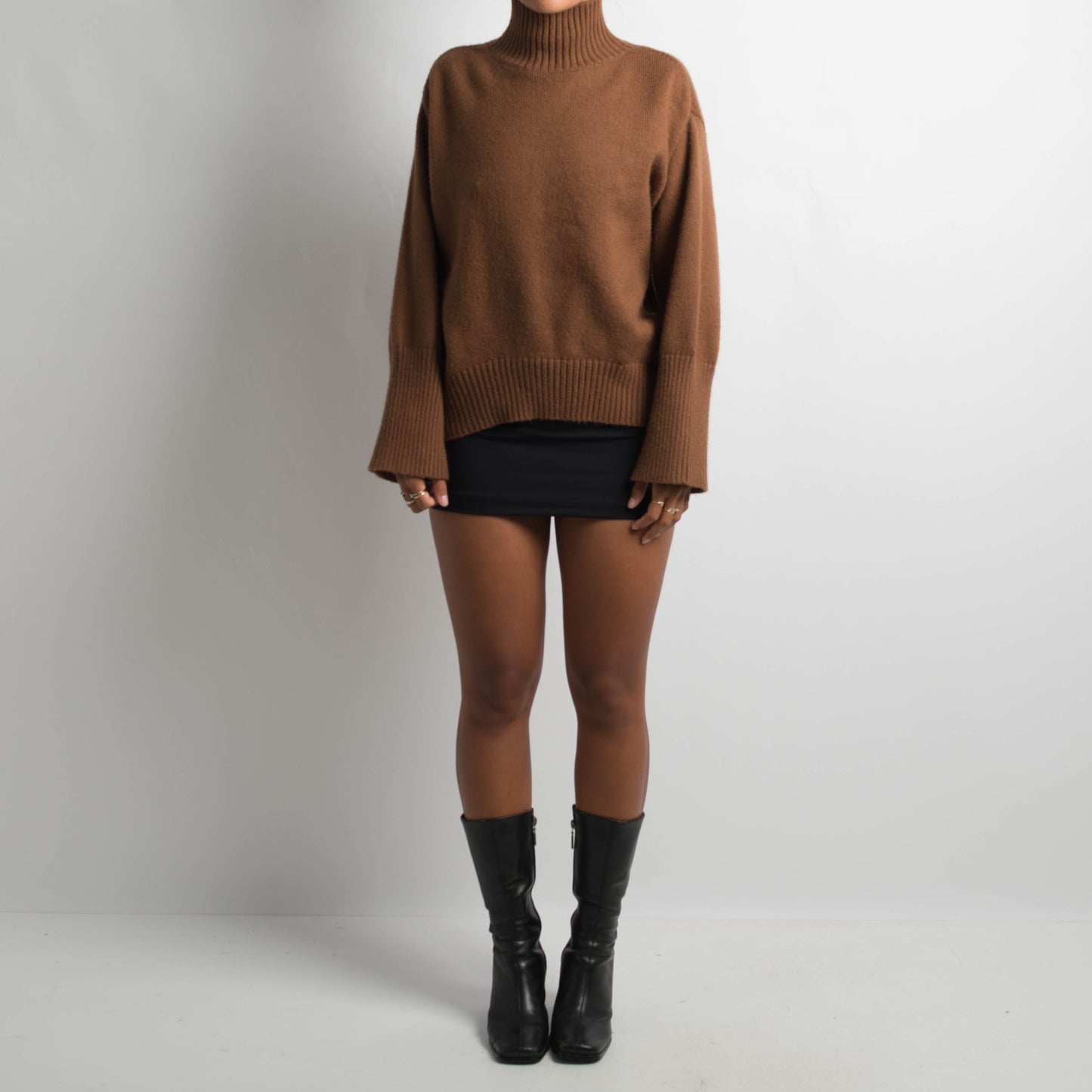 BROWN KNIT SWEATER