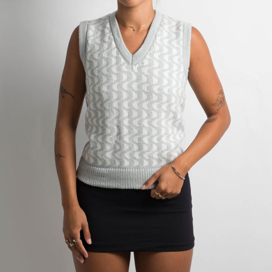 GREY PATTERNED KNIT VEST