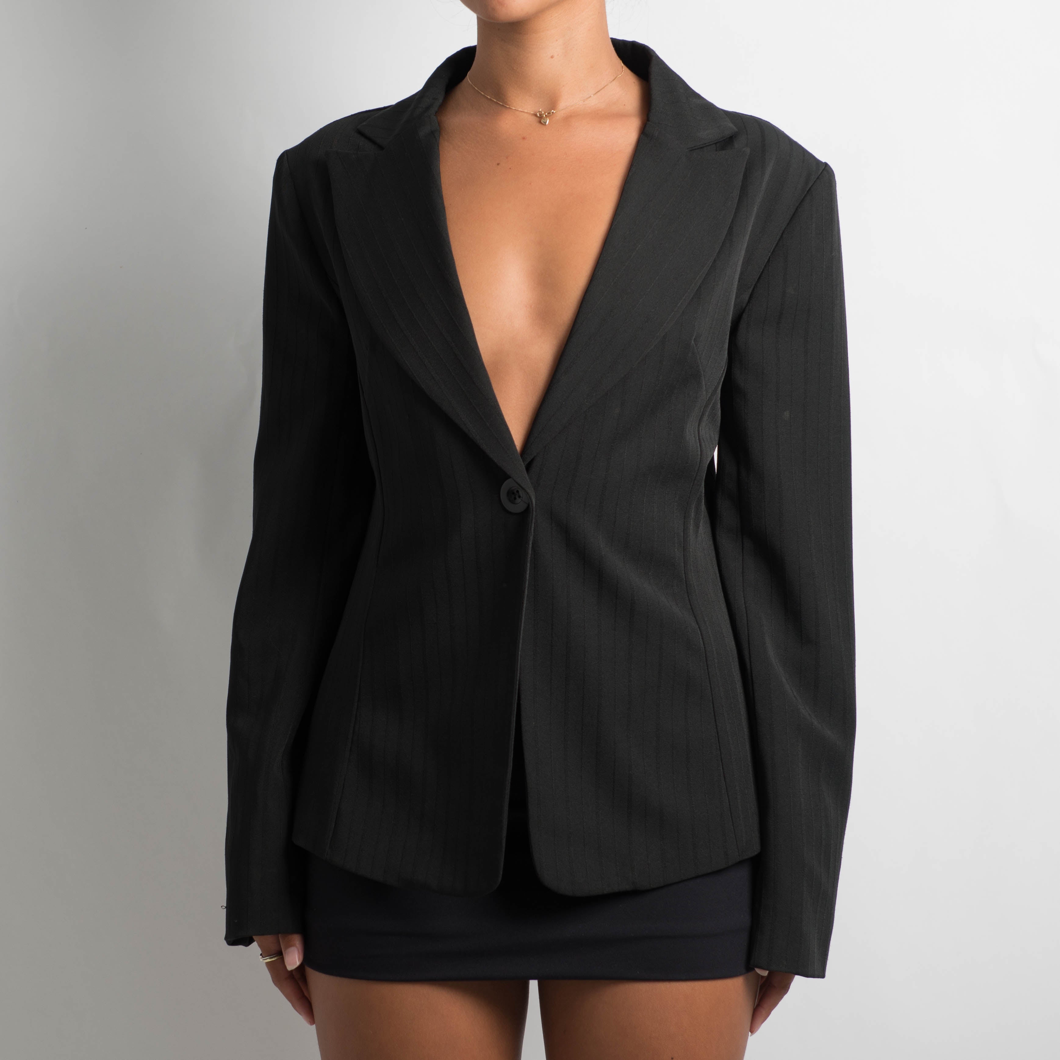 CLASSIC BLACK BLAZER