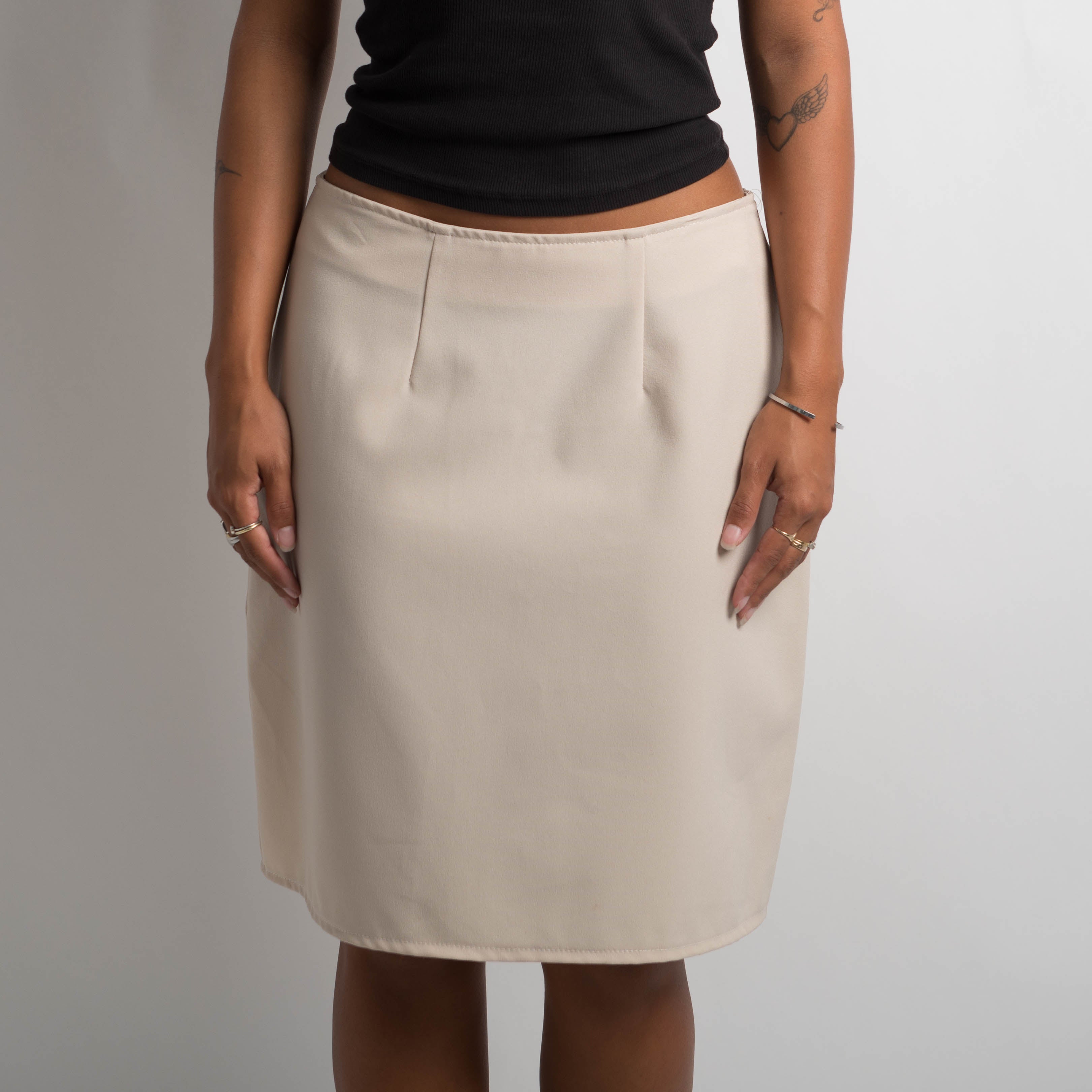 CREAM KNEE LENGTH SKIRT