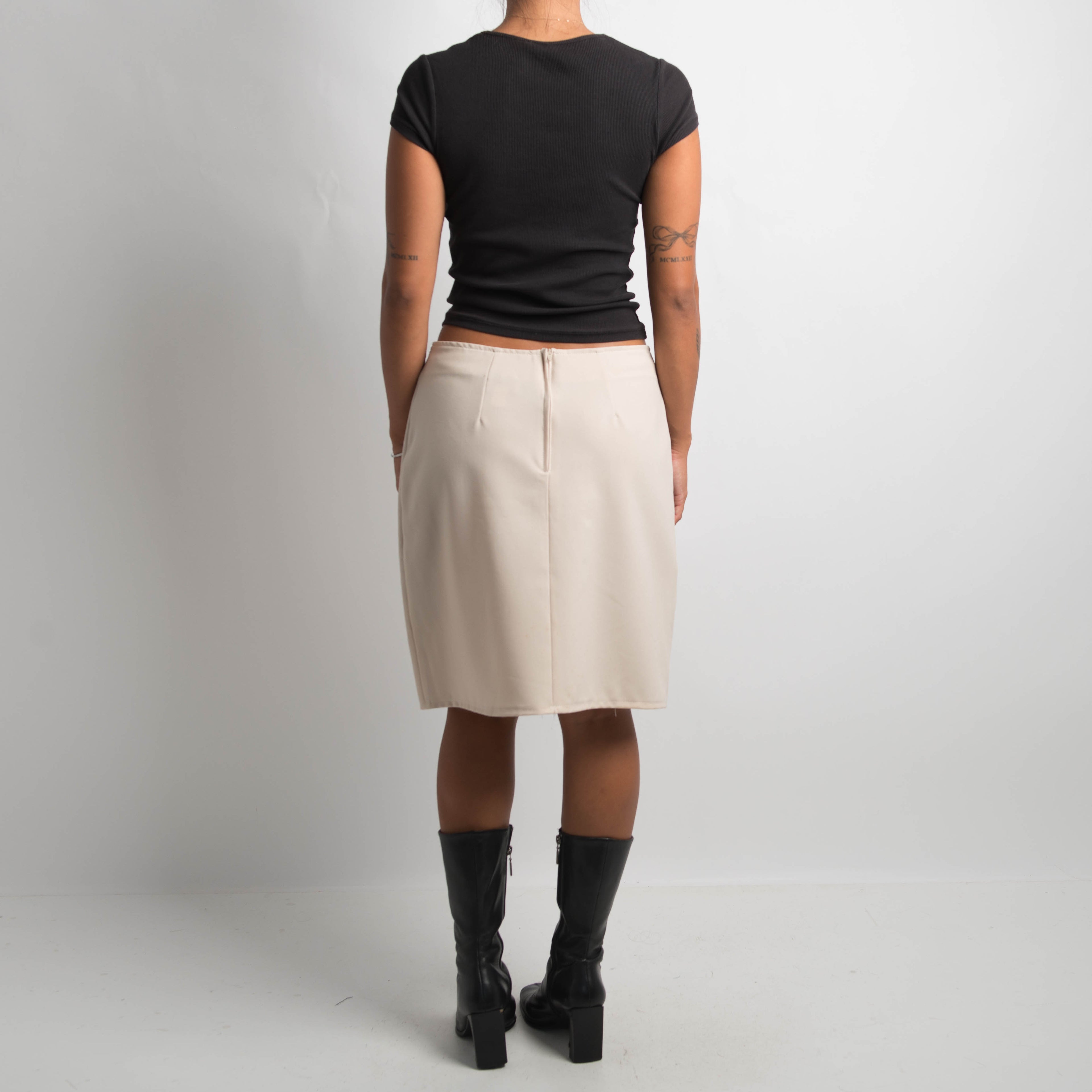 CREAM KNEE LENGTH SKIRT