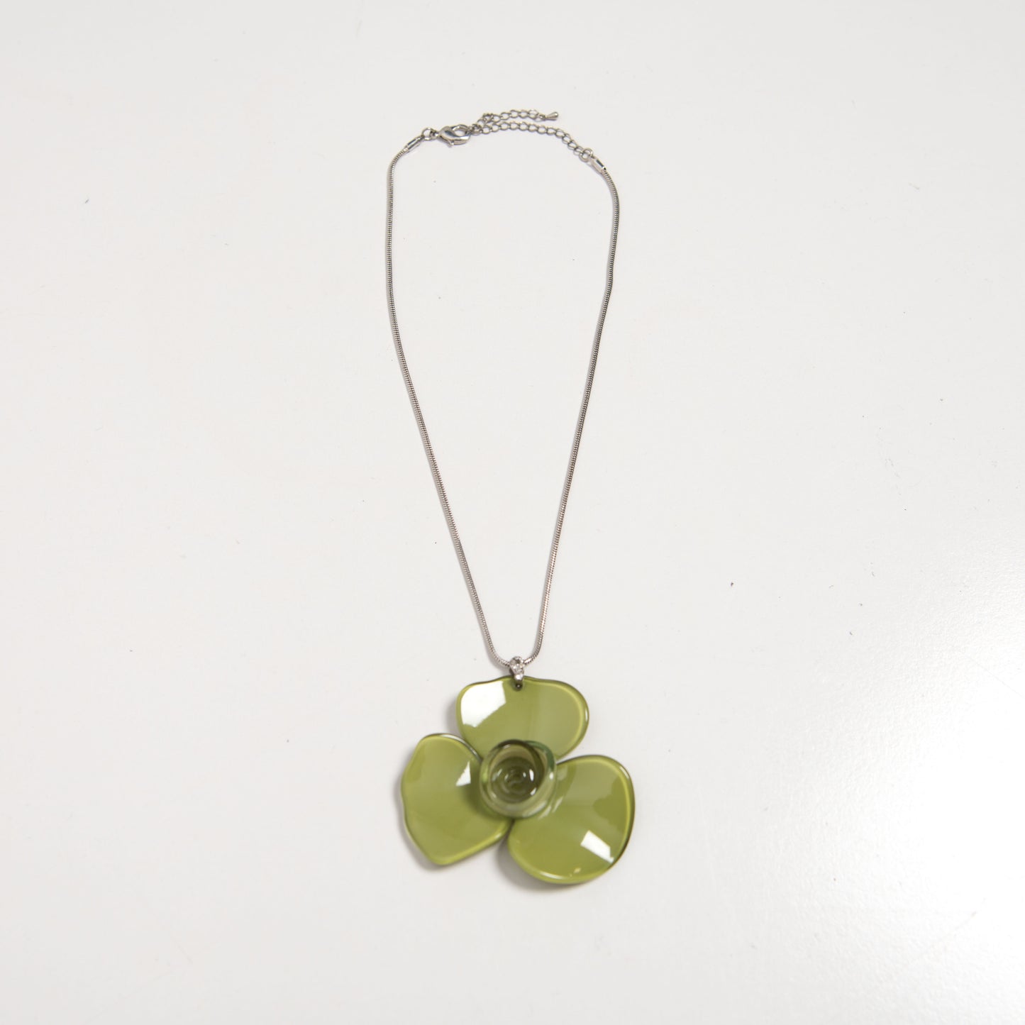 GREEN FLOWER NECKLACE