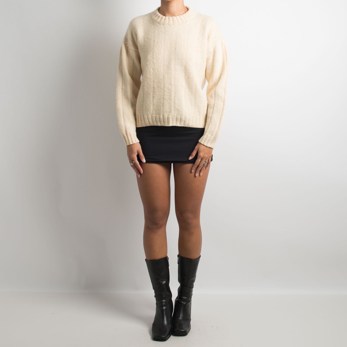 THICK CREAM KNIT SWEATER