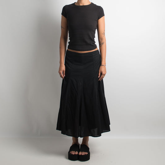 BLACK LONGLINE SKIRT