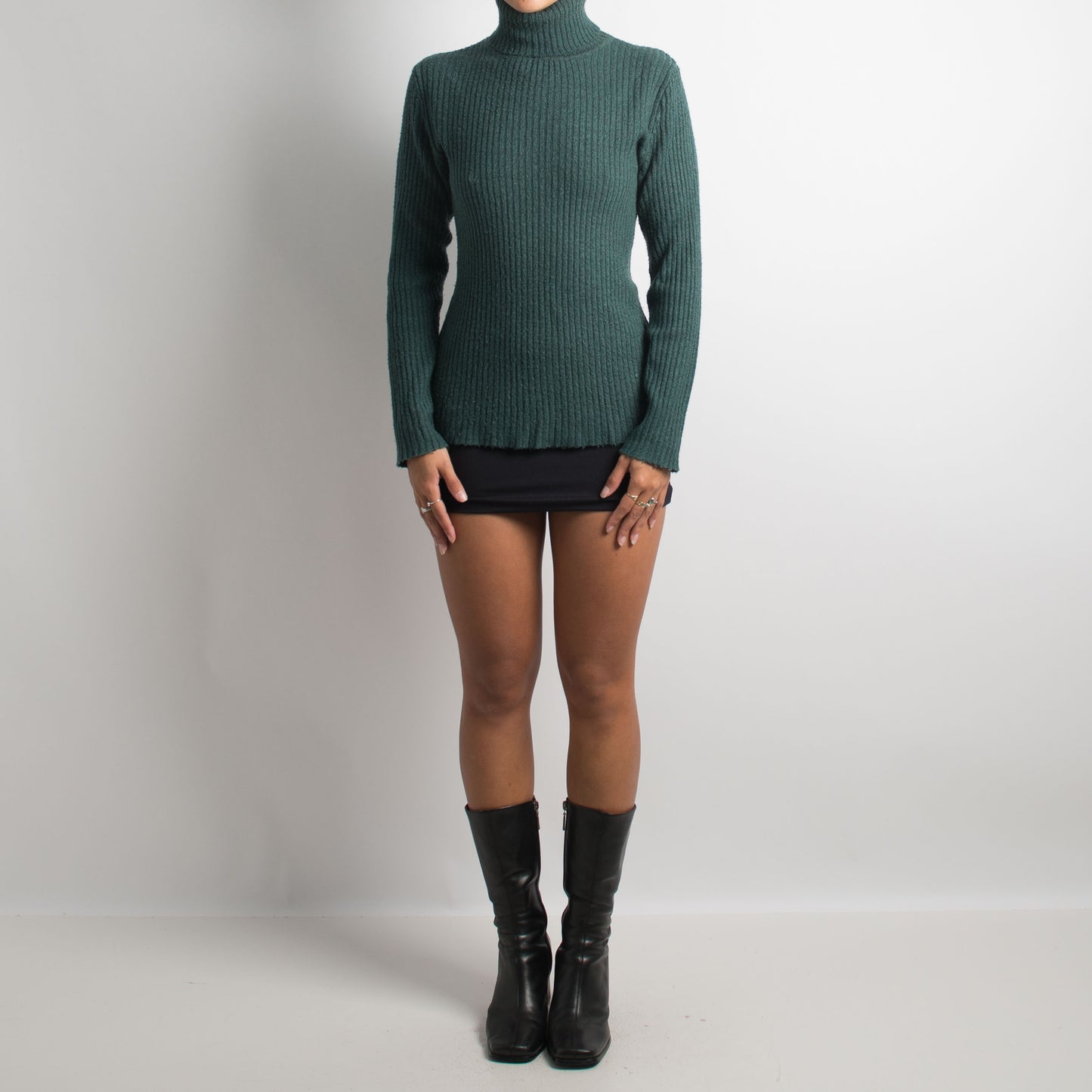 MOSS GREEN TURTLENECK