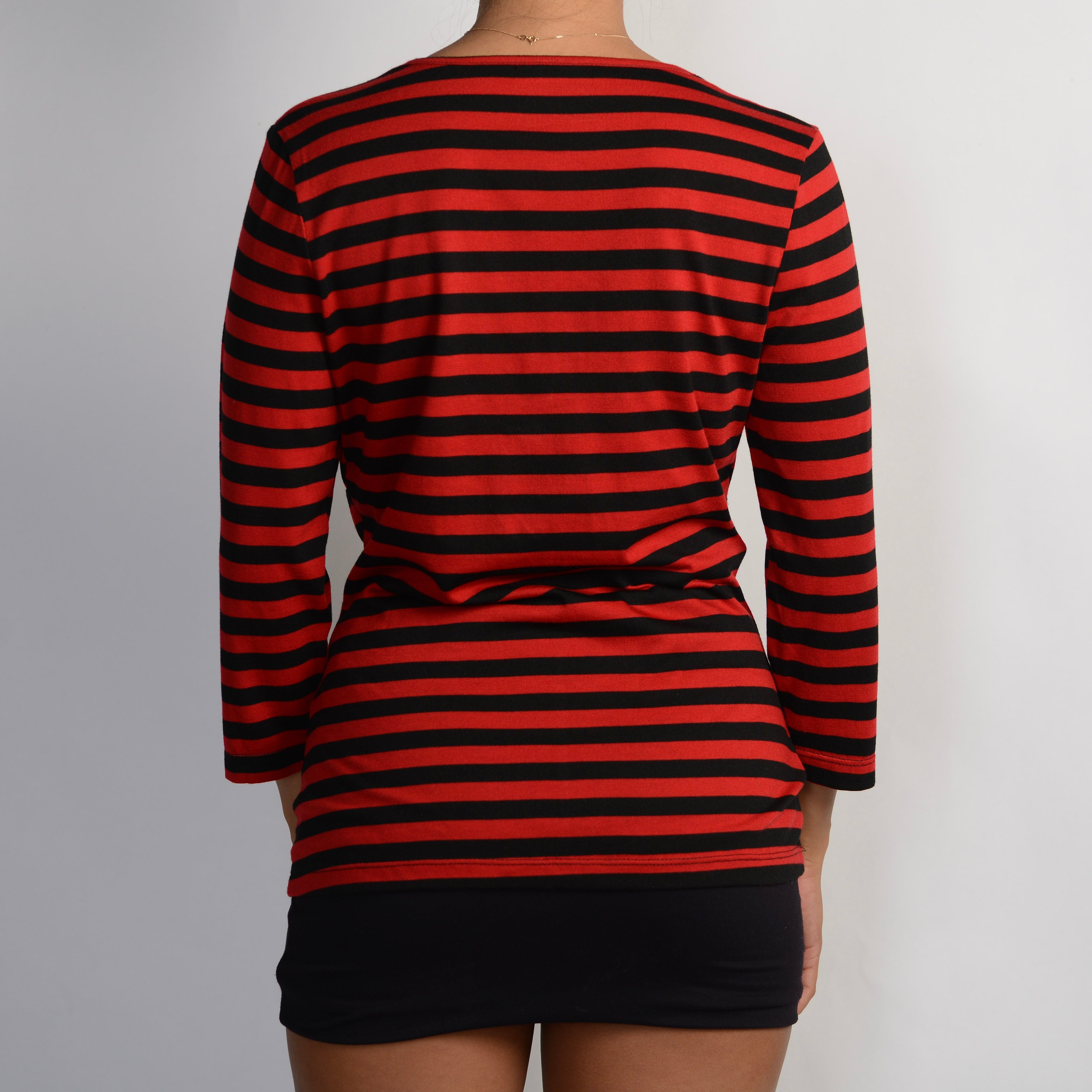 RED STRIPE TOP