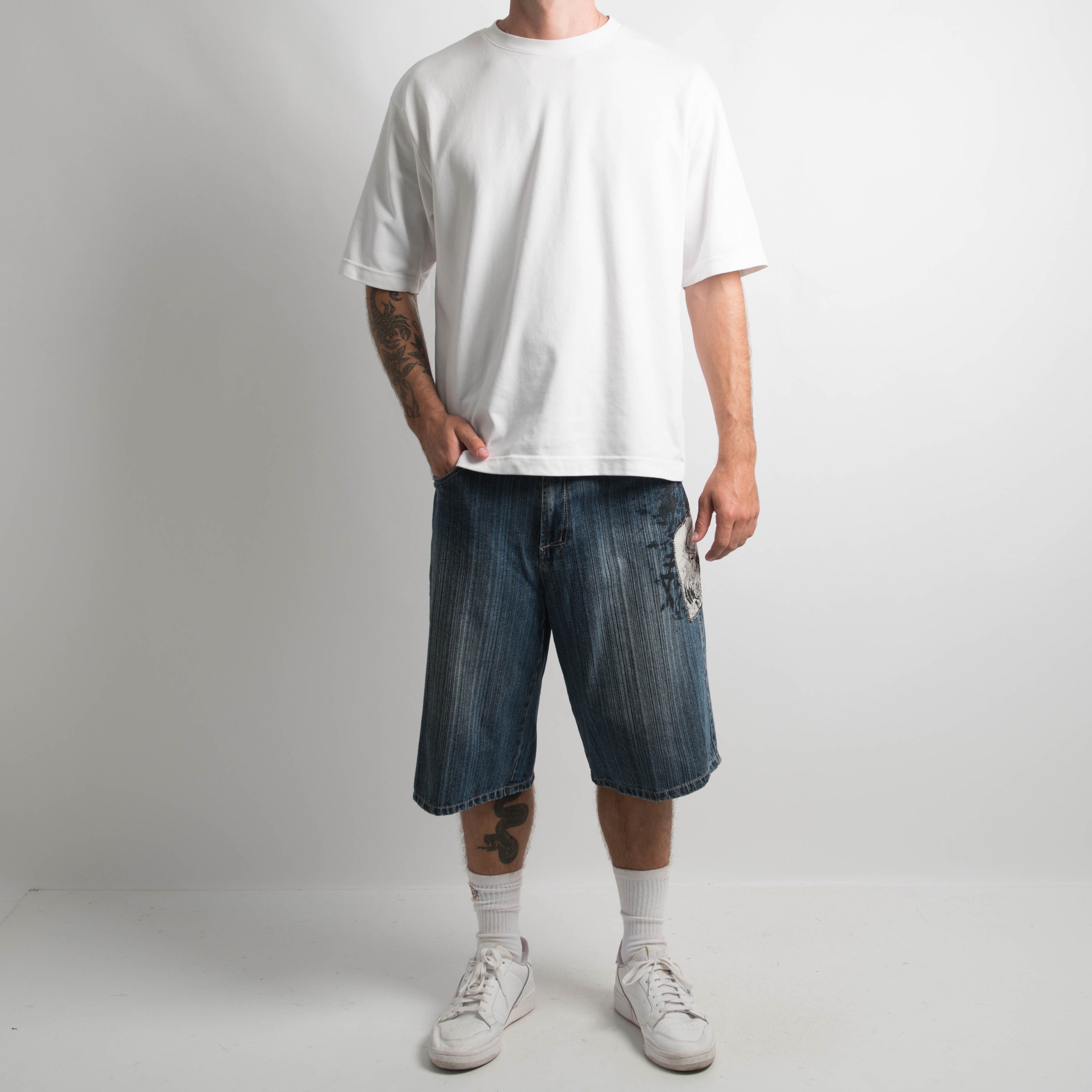 MID WASH DENIM JORTS