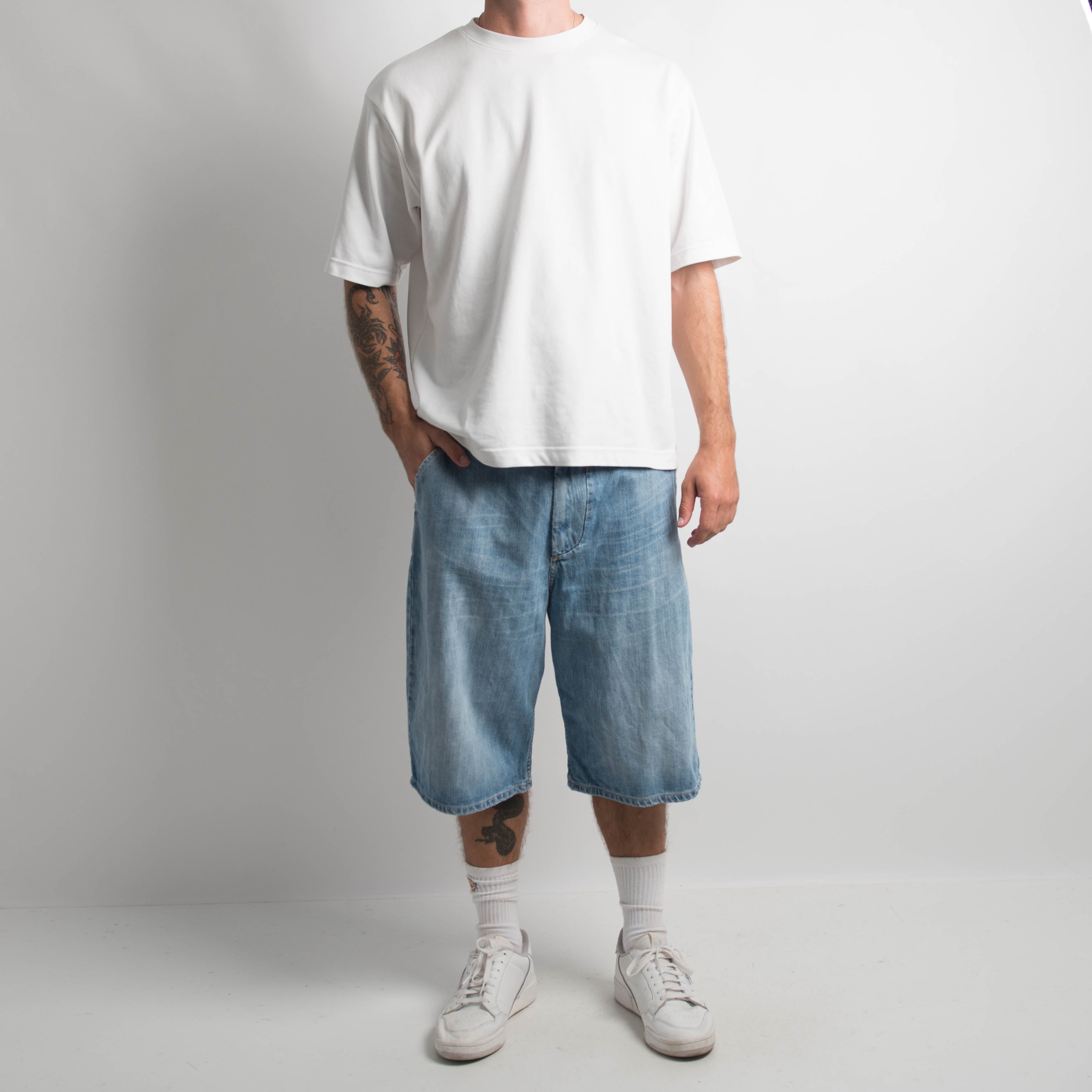 LIGHT WASH DENIM JORTS