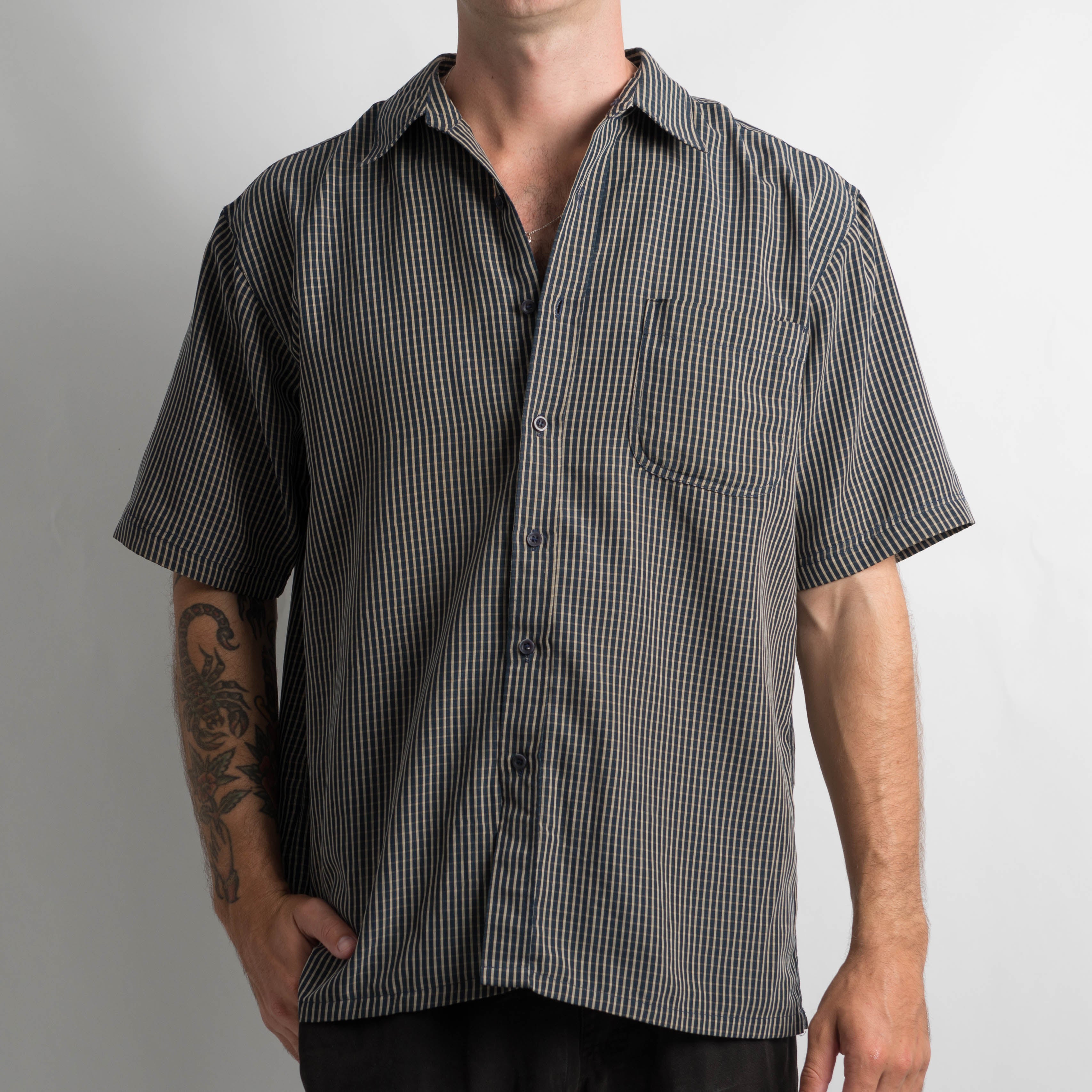 NAVY PLAID BUTTON UP SHIRT