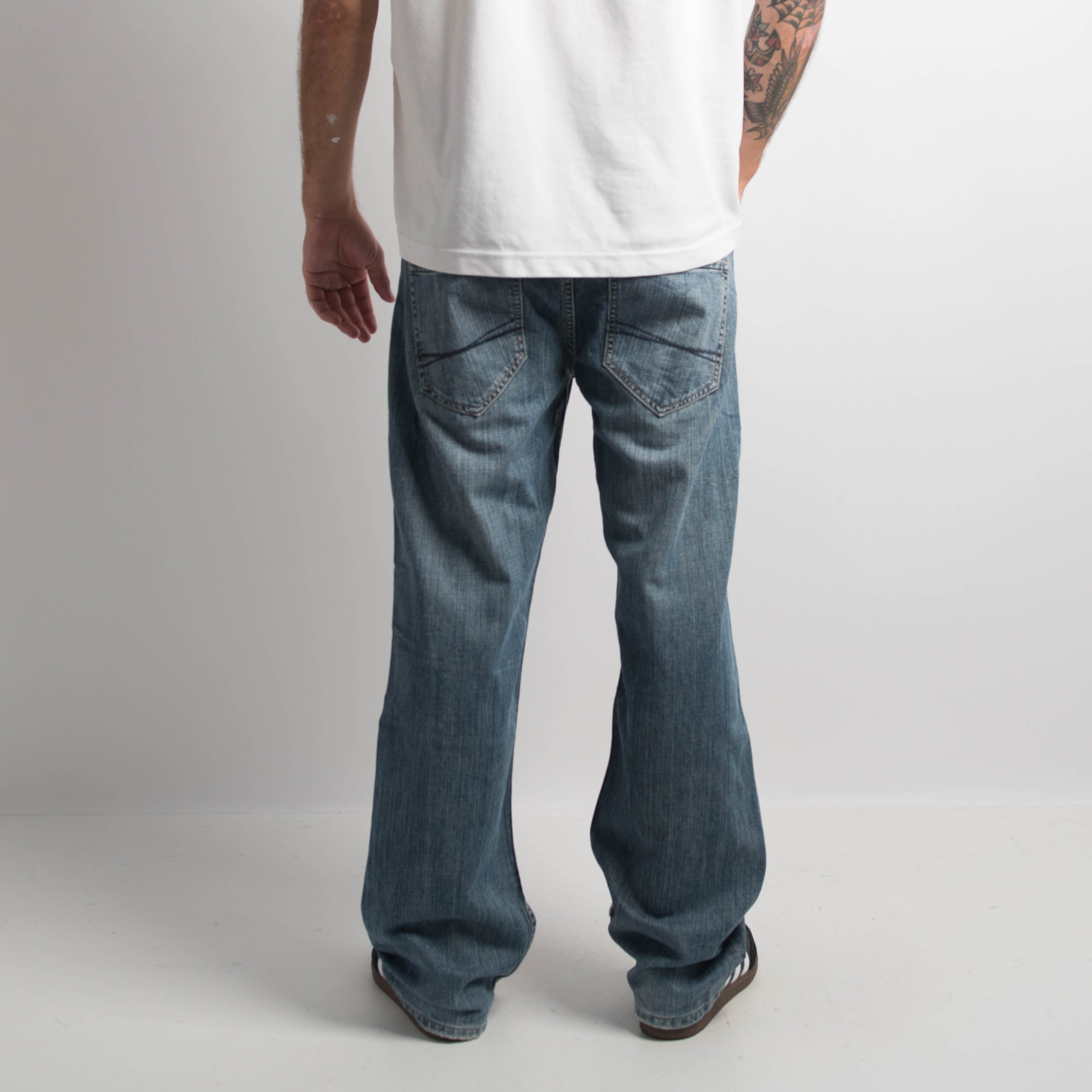 CLASSIC BOOTCUT JEANS