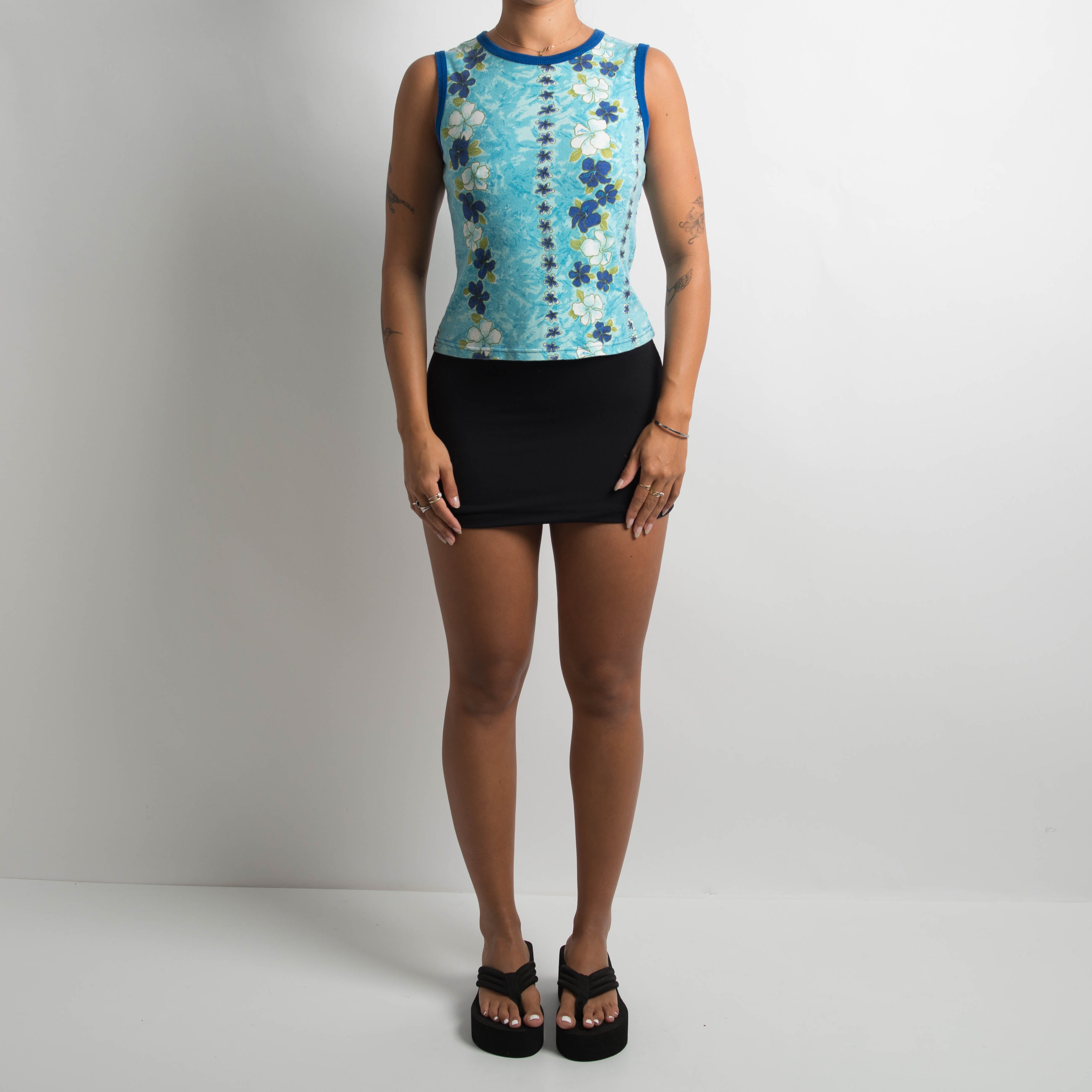 SLEEVELESS FLORAL TOP