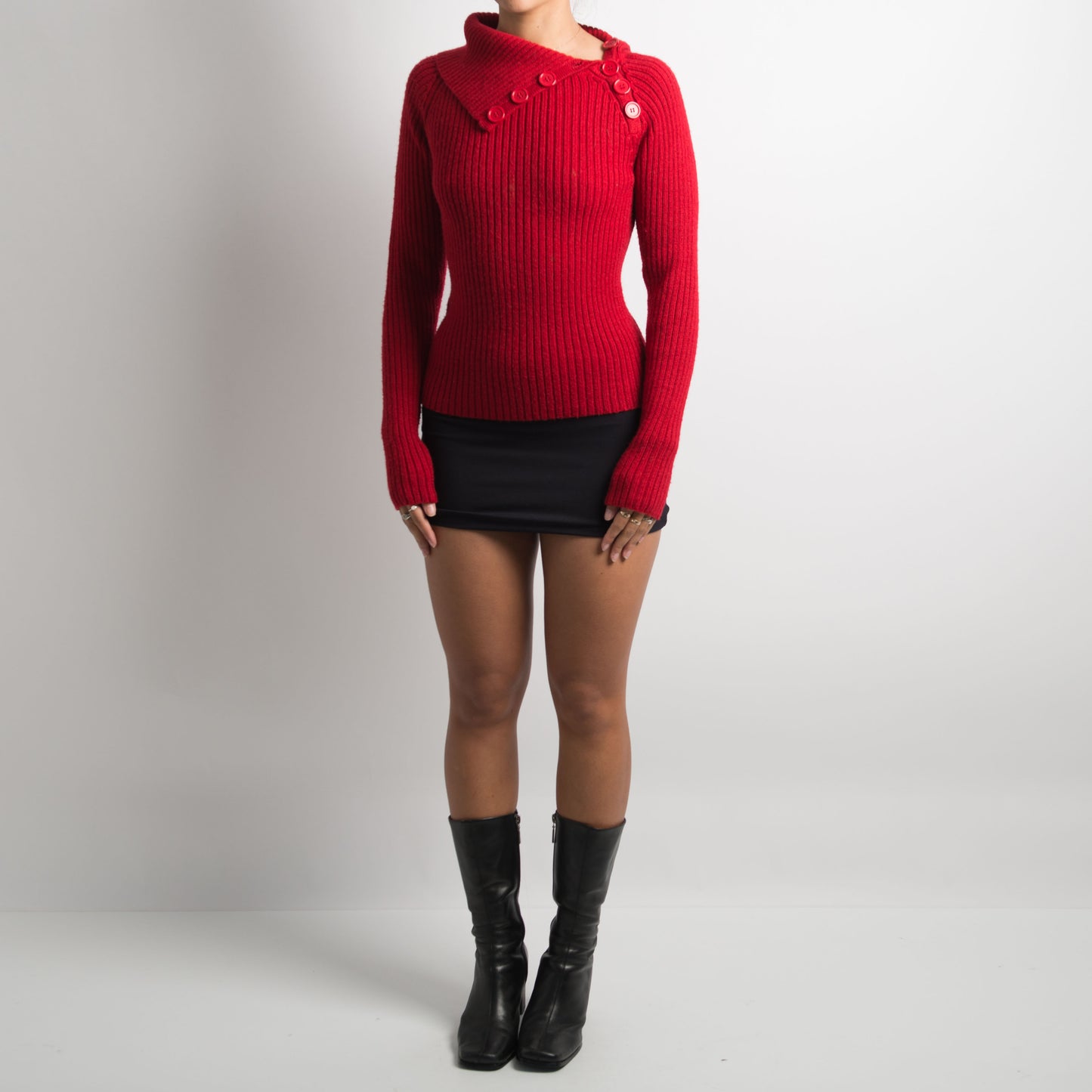 RED RIBBED KNIT SWEATER