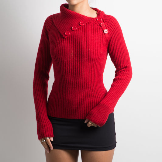 PULL EN MAILLE CÔTELÉE ROUGE