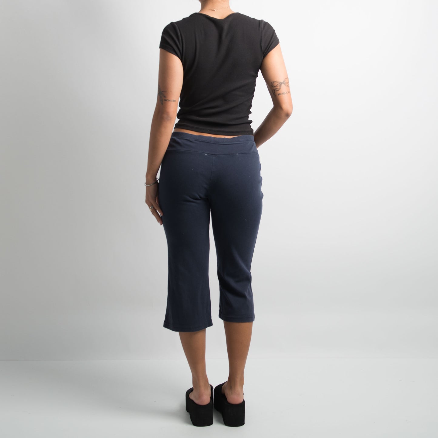 NAVY CAPRI LEGGINGS