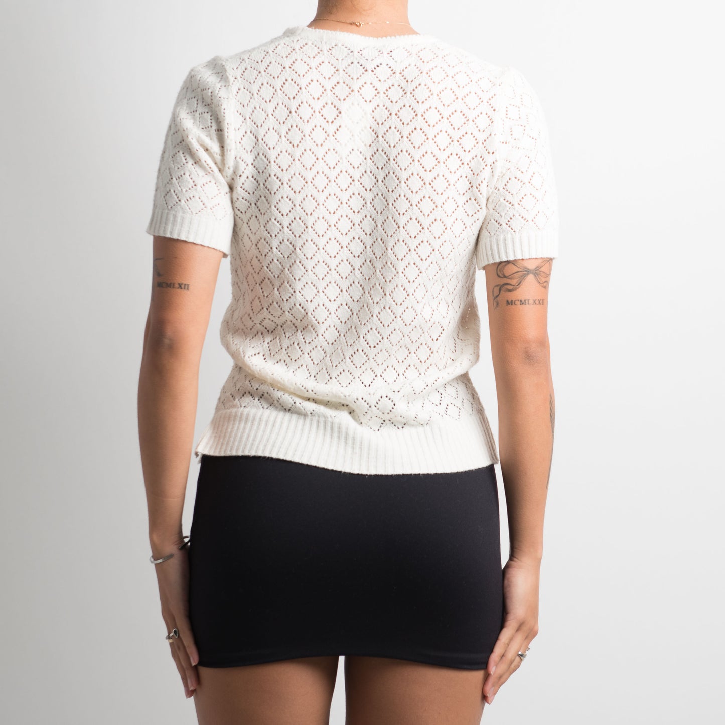 T-SHIRT AU CROCHET BLANC CASSE