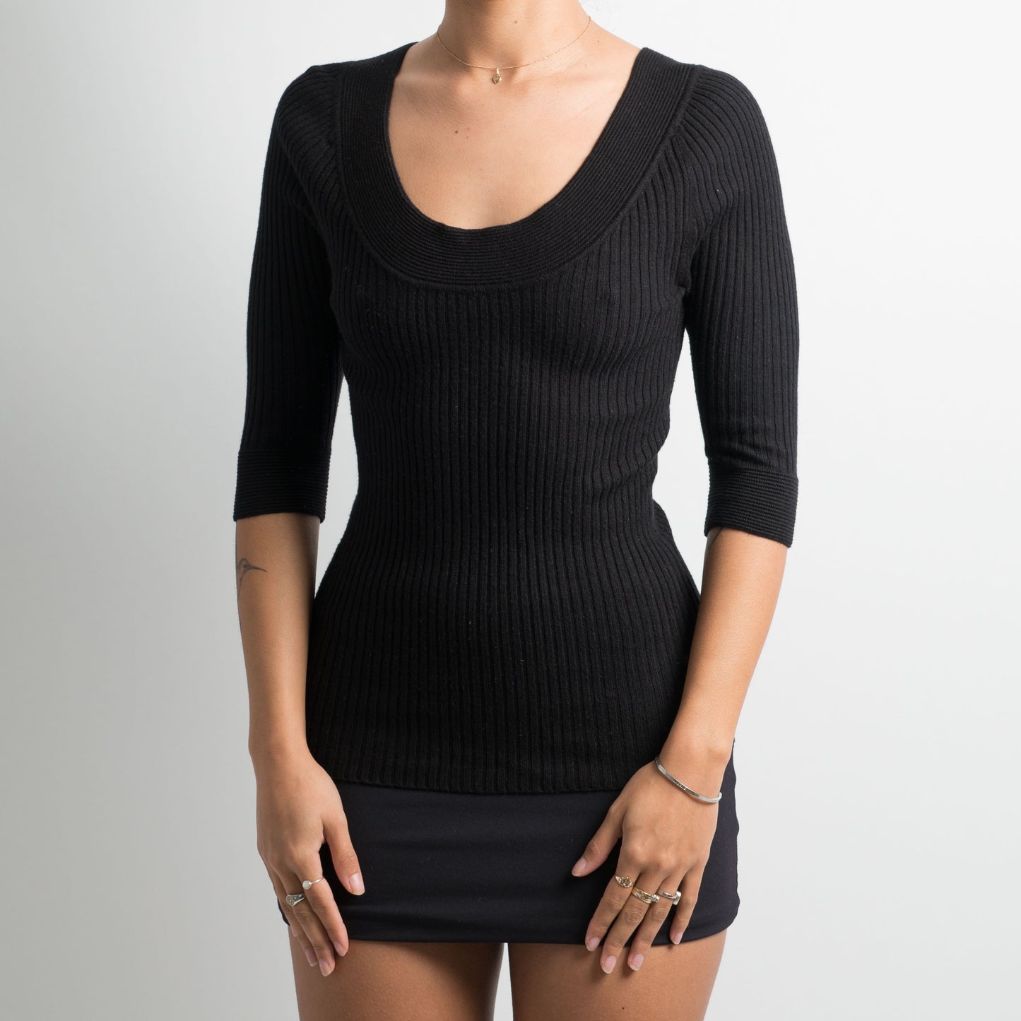 BLACK 1/2 LENGTH SLEEVE TOP