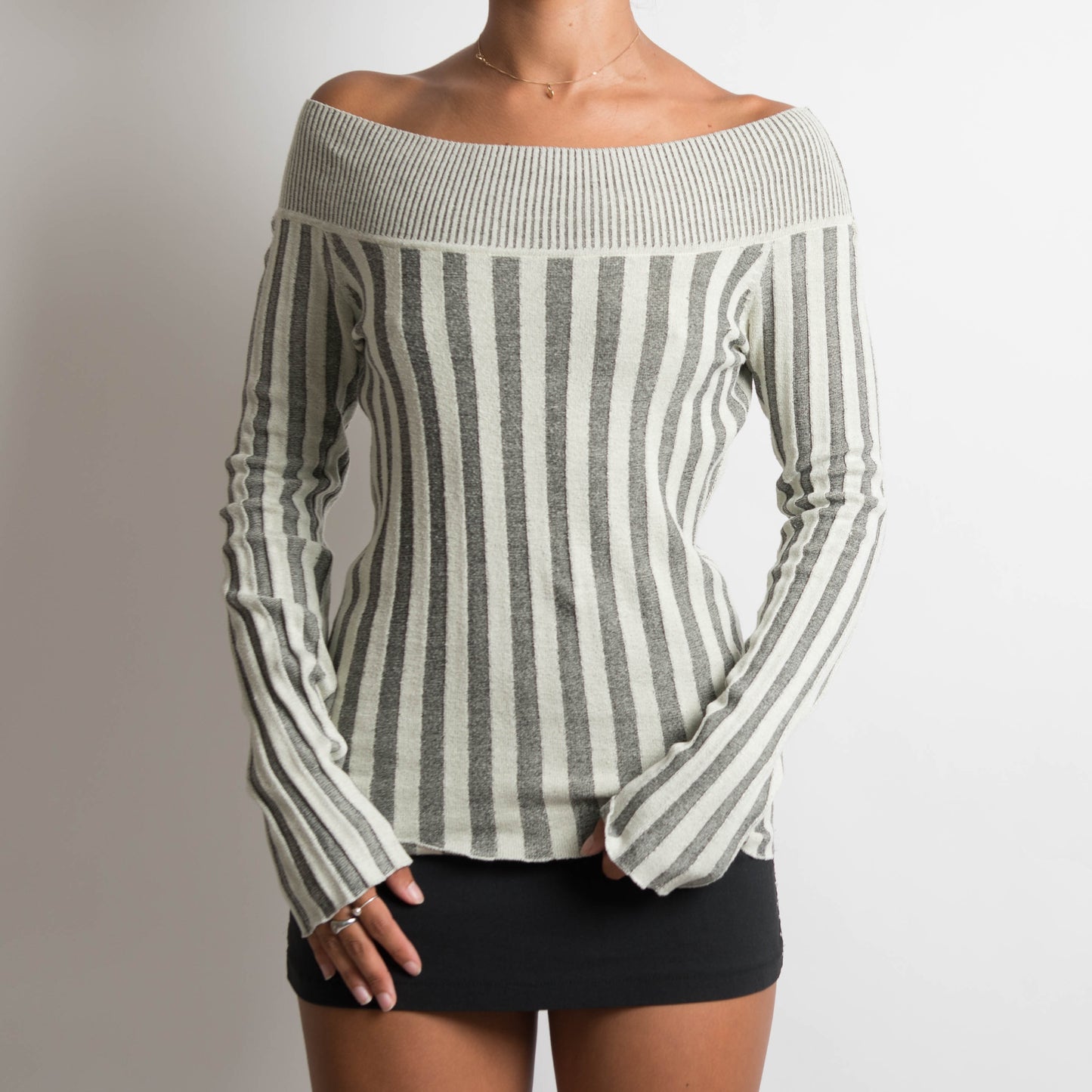 OFF THE SHOULDER LONG SLEEVE