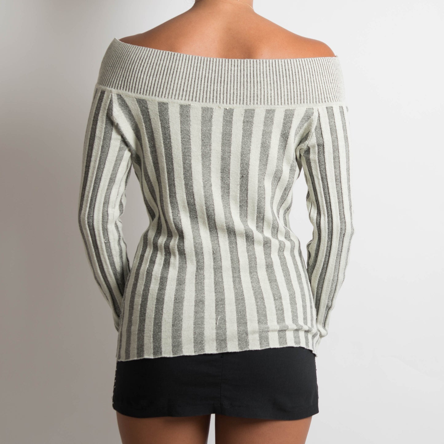 OFF THE SHOULDER LONG SLEEVE