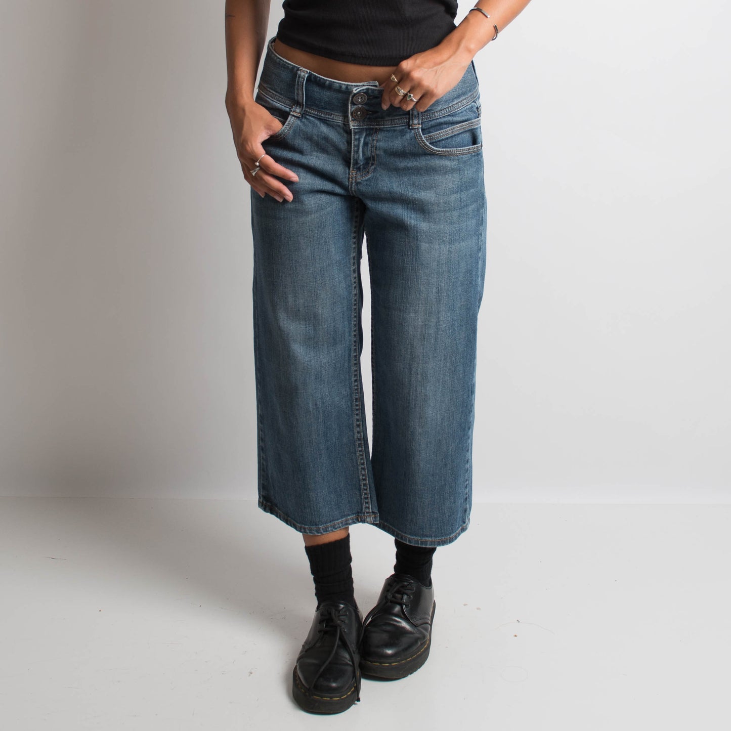 WIDE LEG CAPRI JEANS