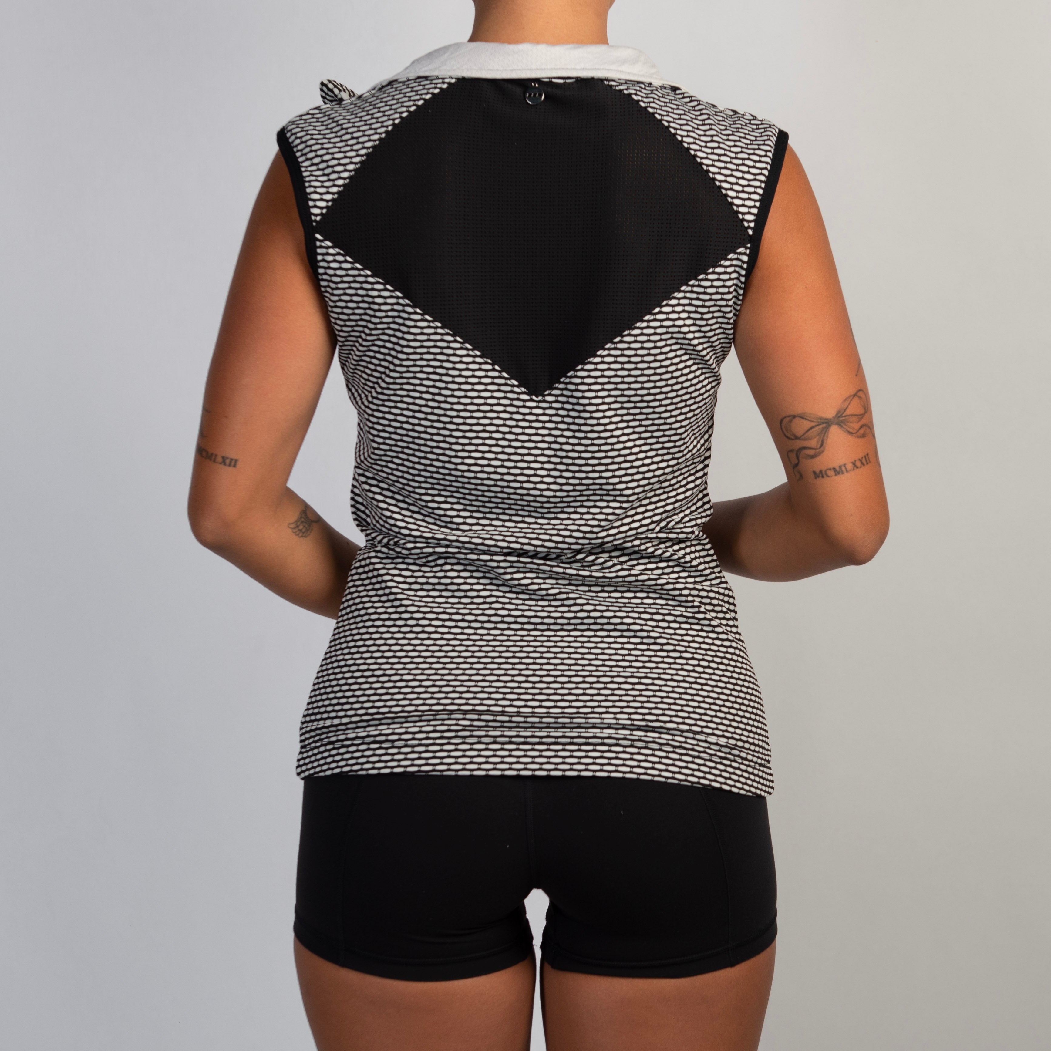 B&W ZIP VEST