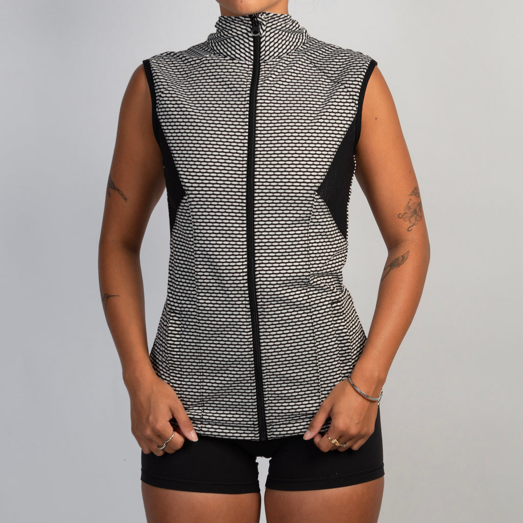 B&W ZIP VEST