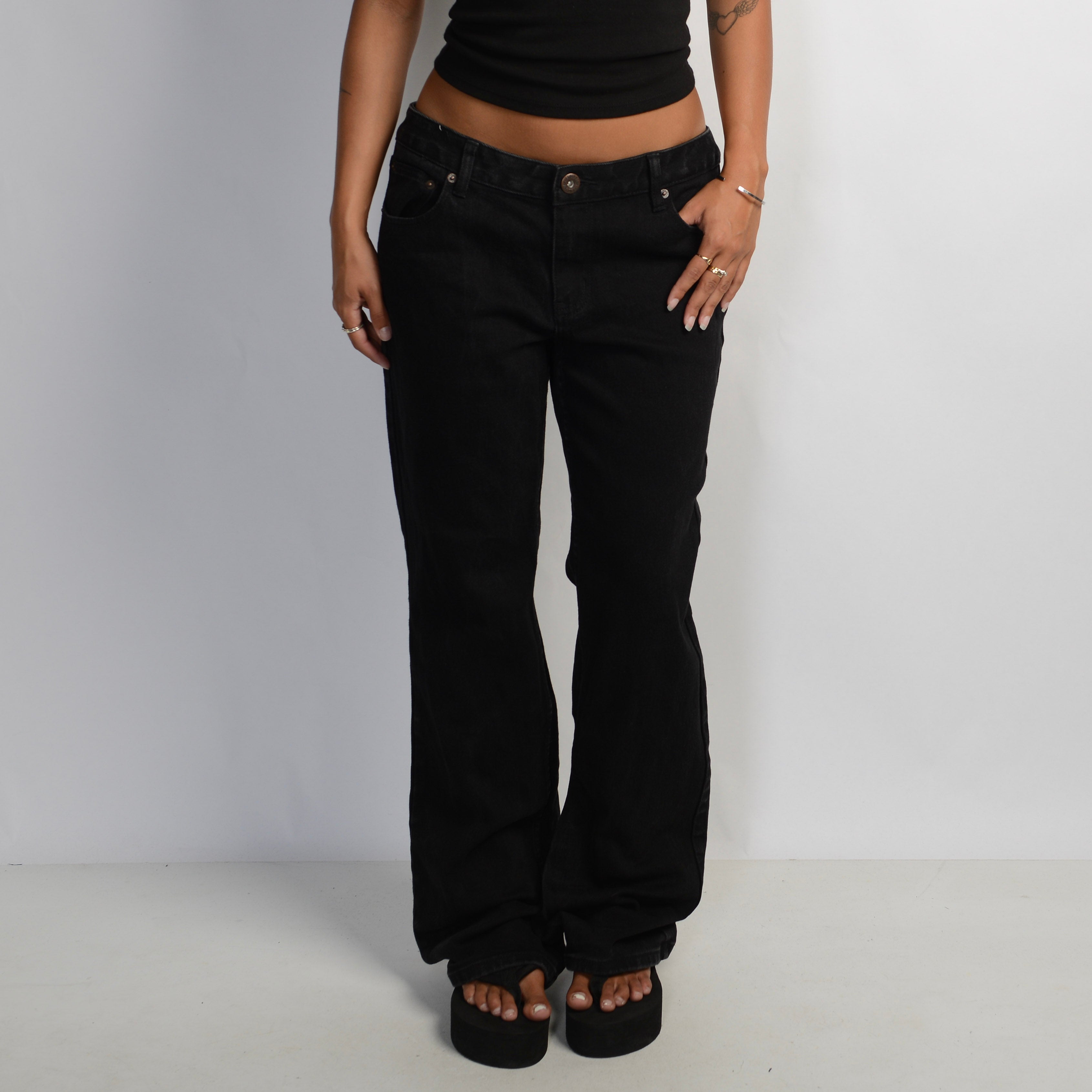 BLACK BOOTCUT JEANS