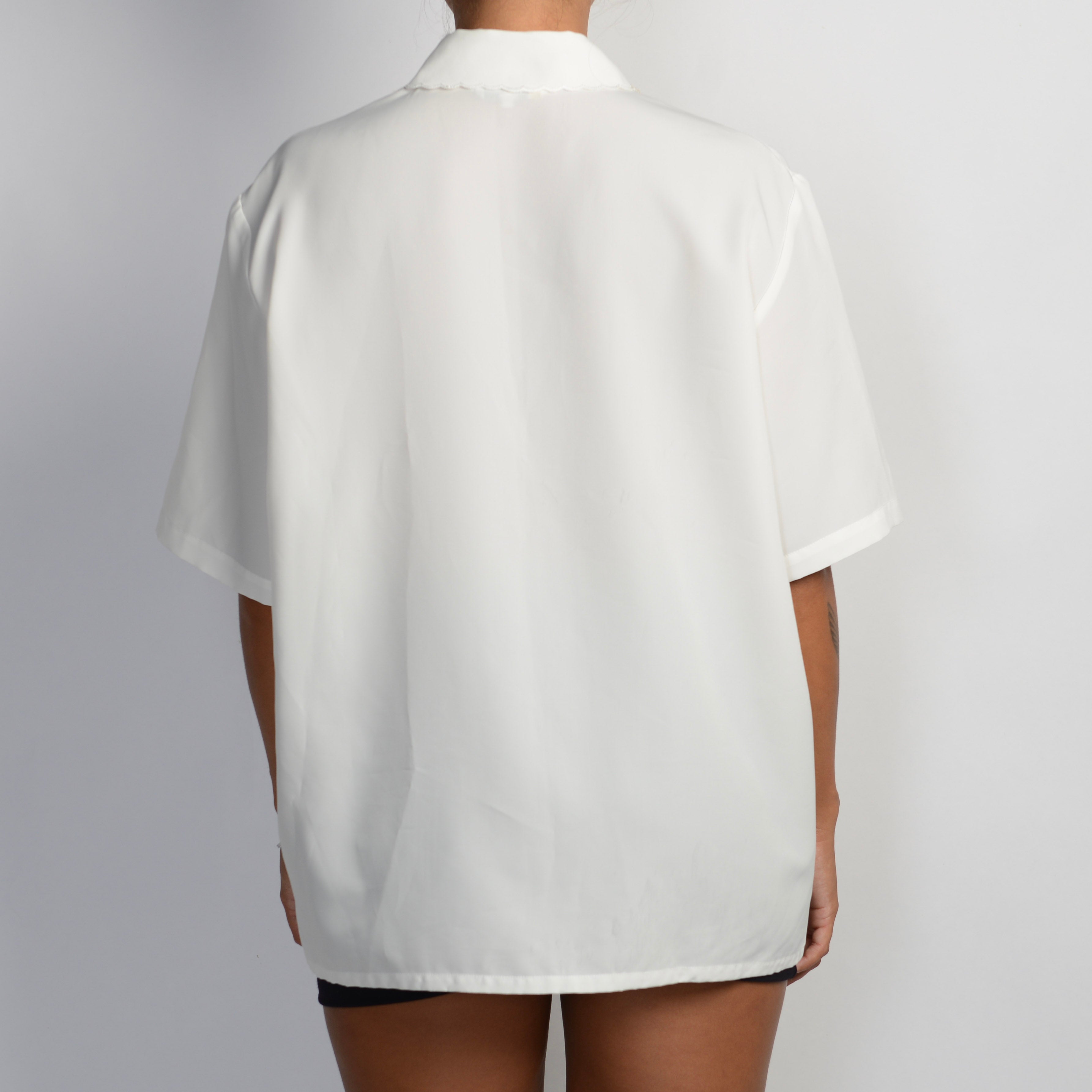 BOXY WHITE BLOUSE