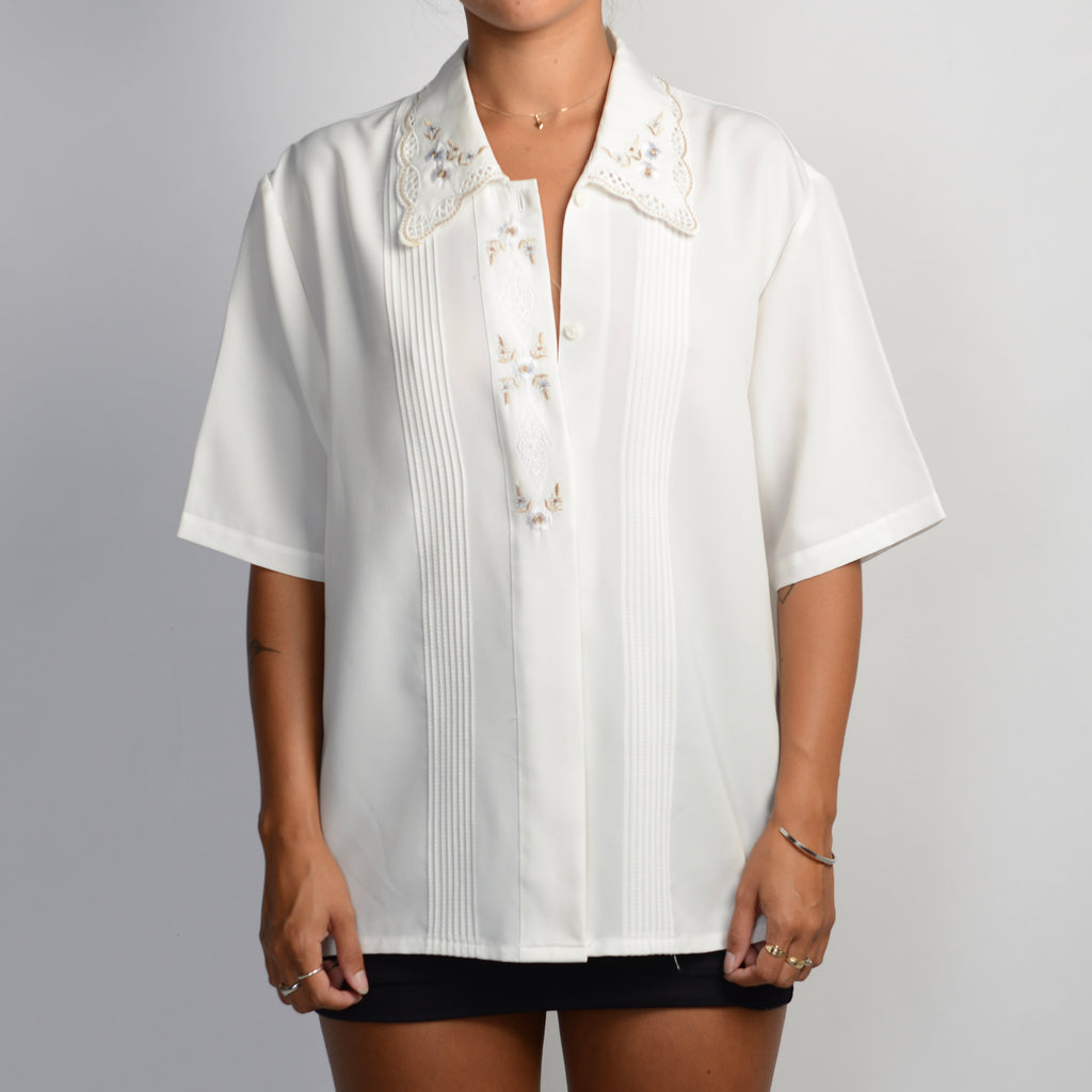 BOXY WHITE BLOUSE
