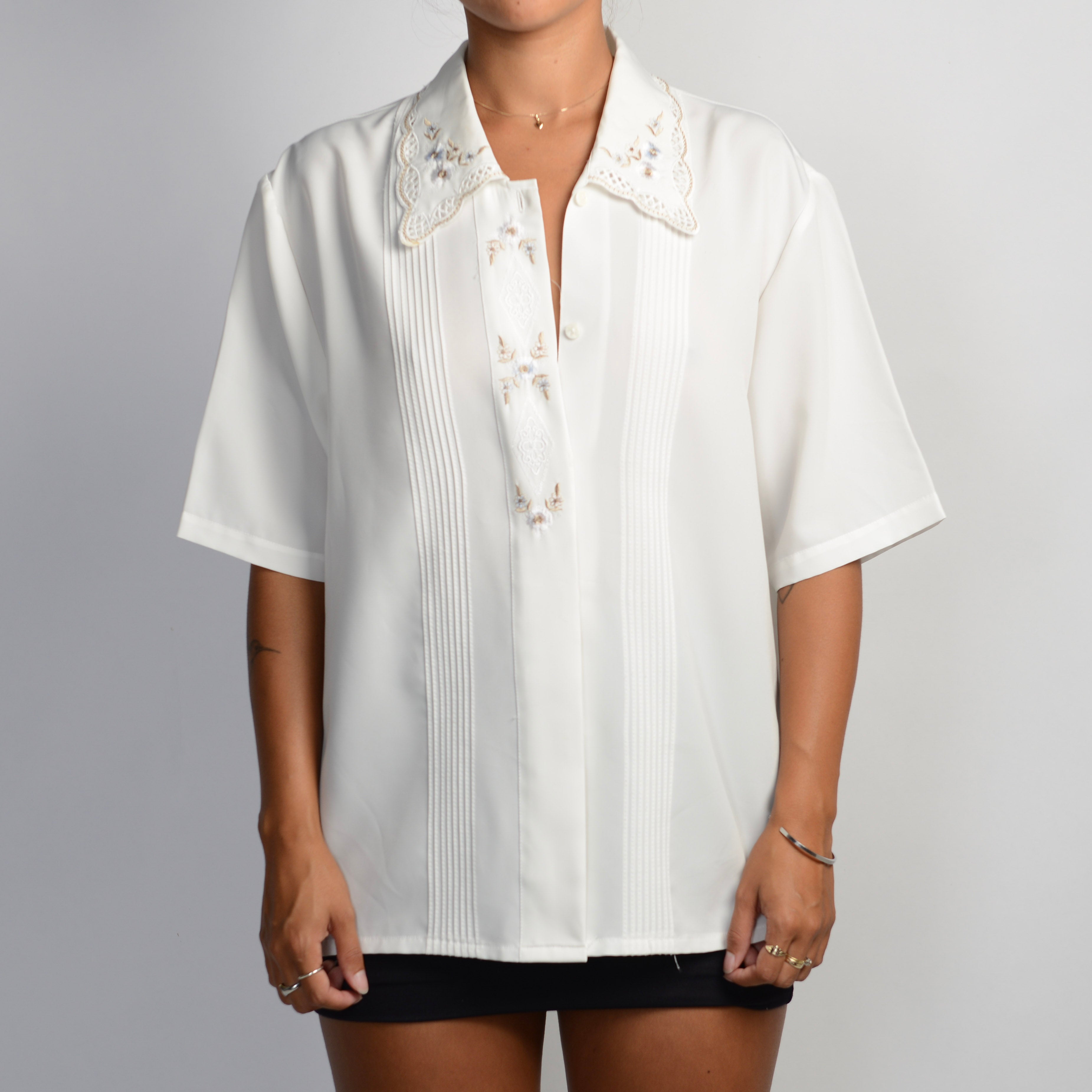 BOXY WHITE BLOUSE