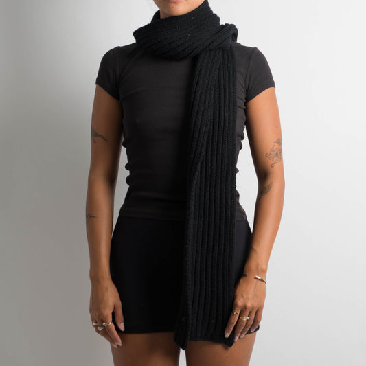 BLACK KNIT SCARF