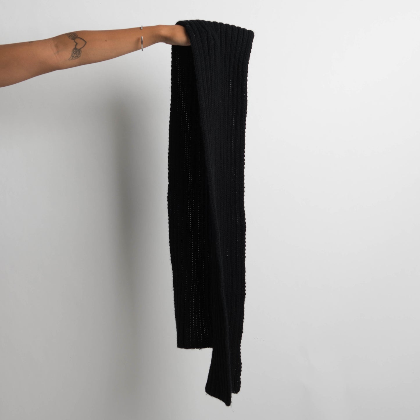 BLACK KNIT SCARF