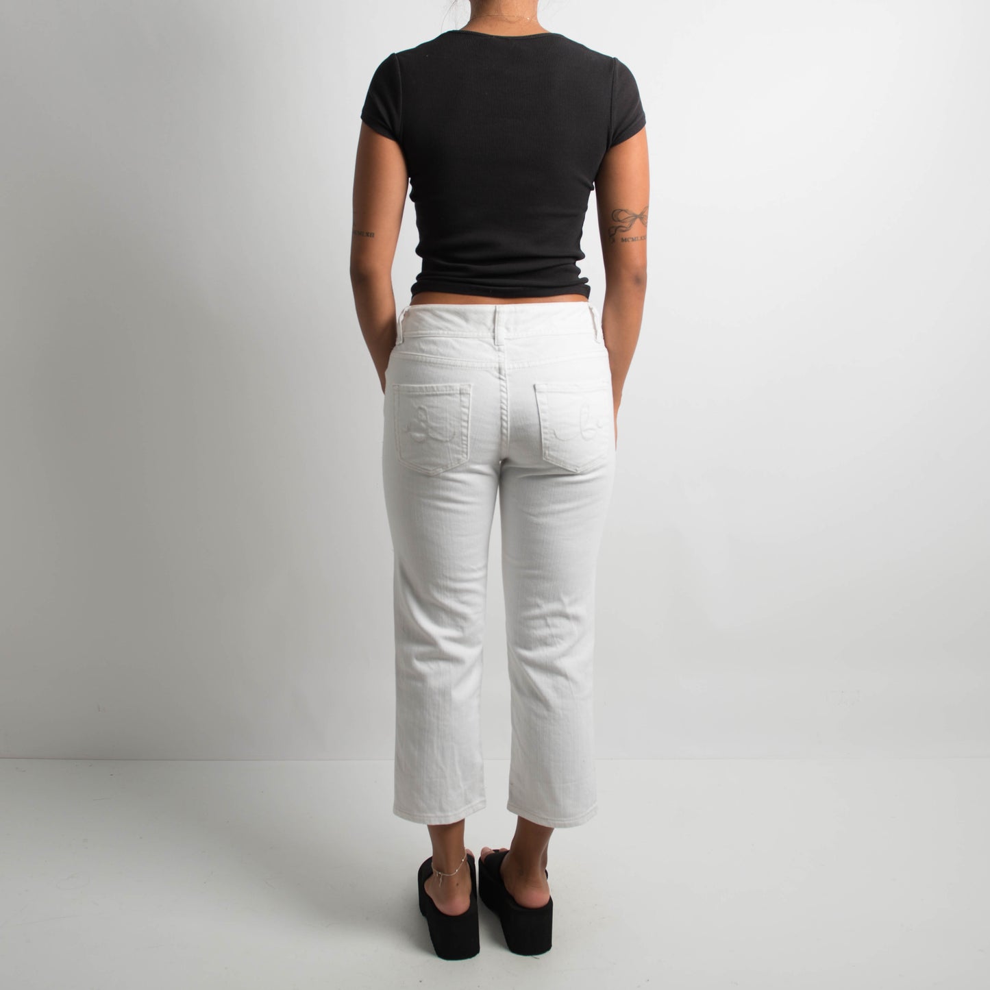 WHITE DENIM CAPRI JEANS