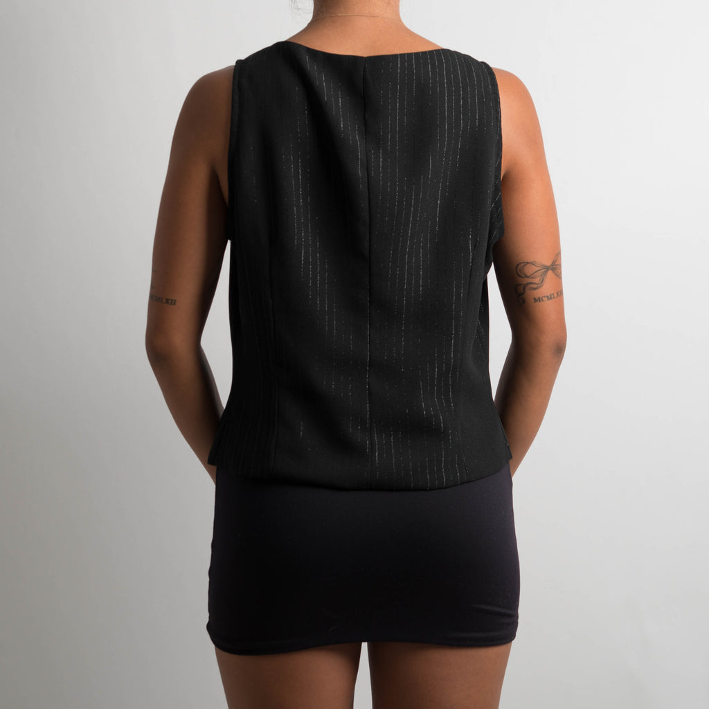 PINSTRIPE BUTTON FRONT TOP