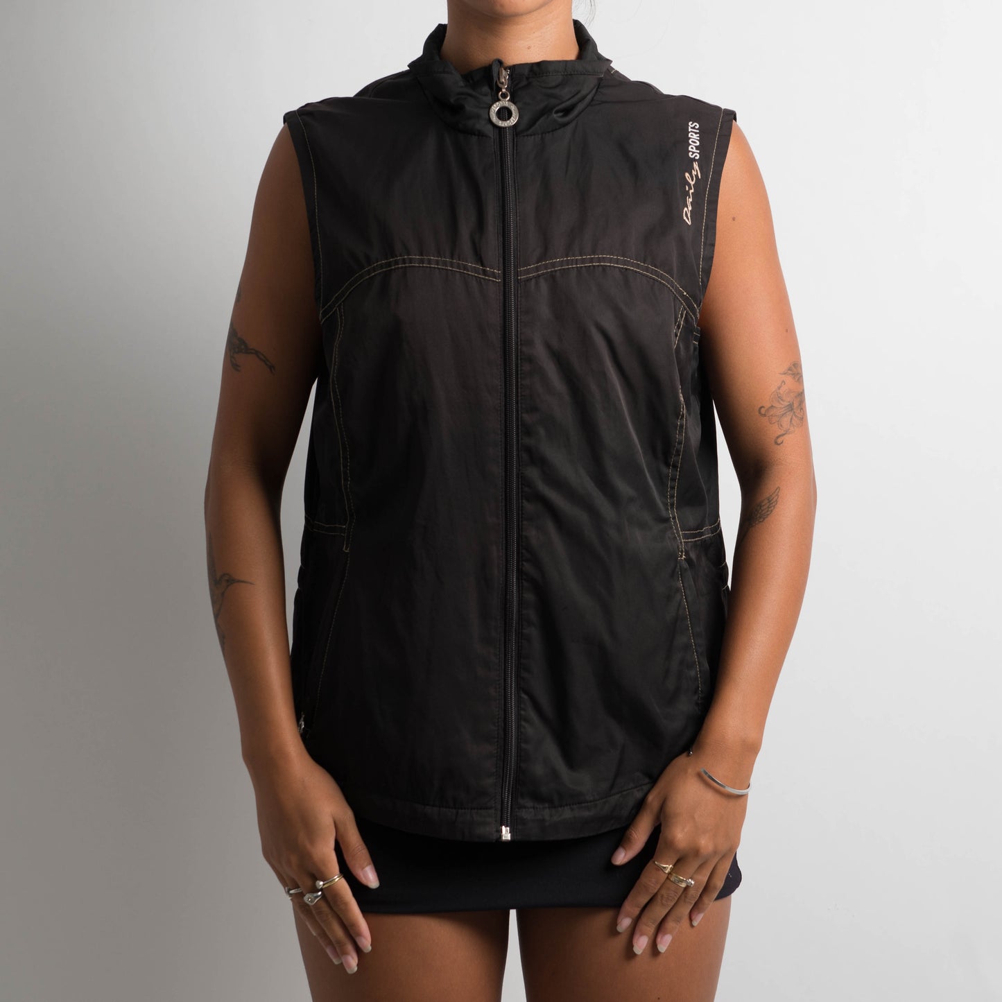 BLACK SLEEVELESS VEST