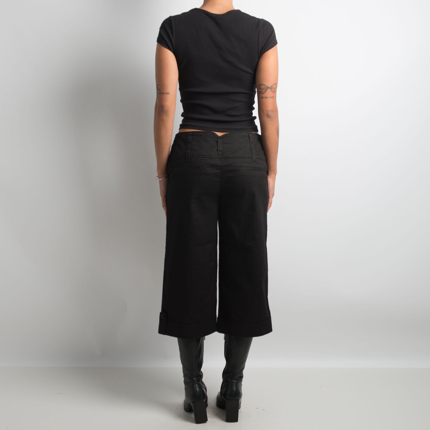 BOOTCUT CAPRI TROUSERS