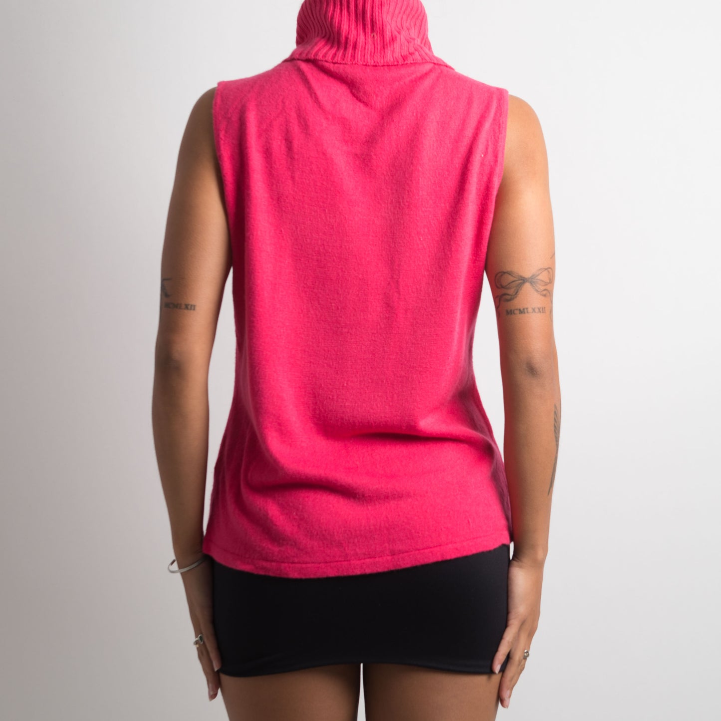 PINK SLEEVELESS TURTLNECK