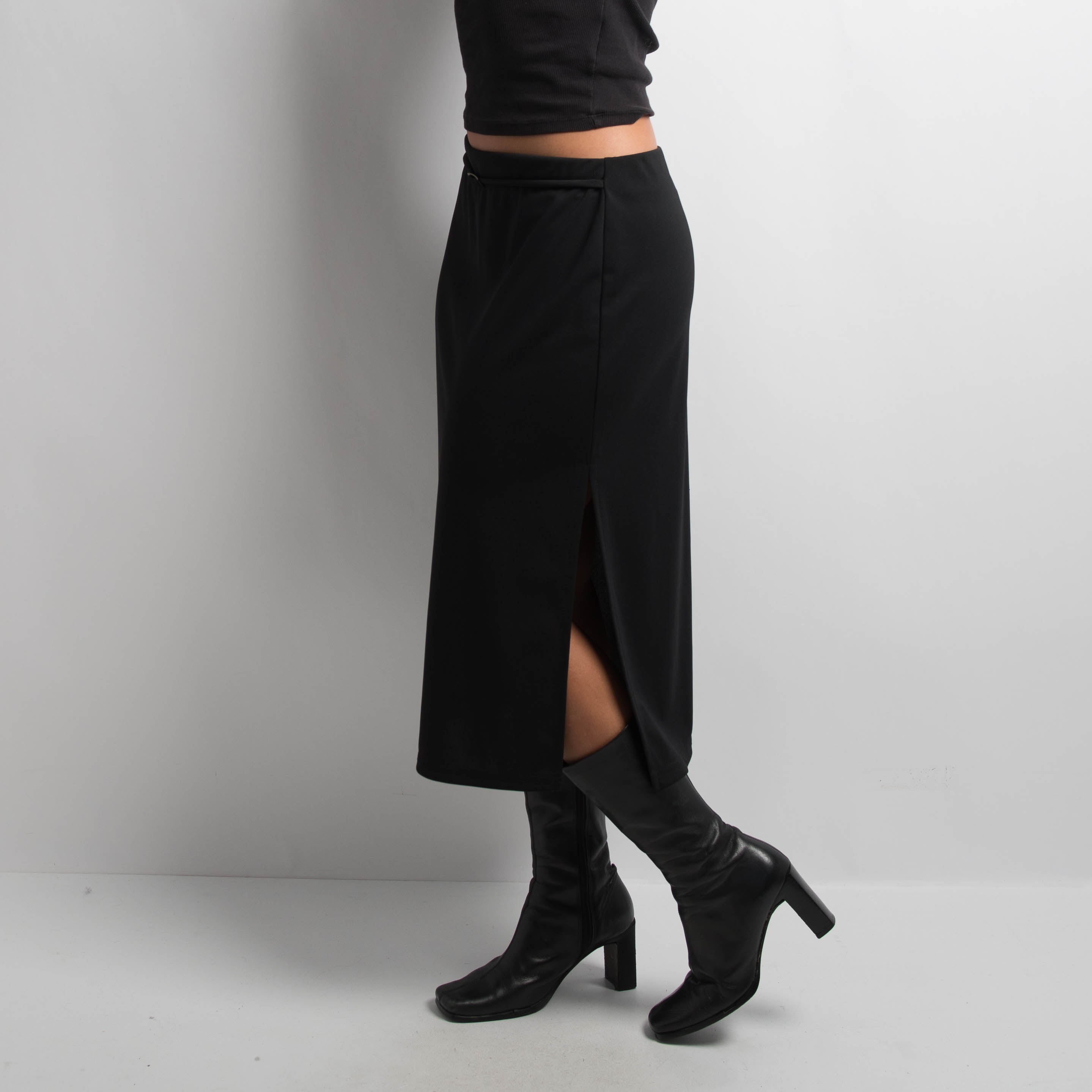 BLACK MIDI SKIRT