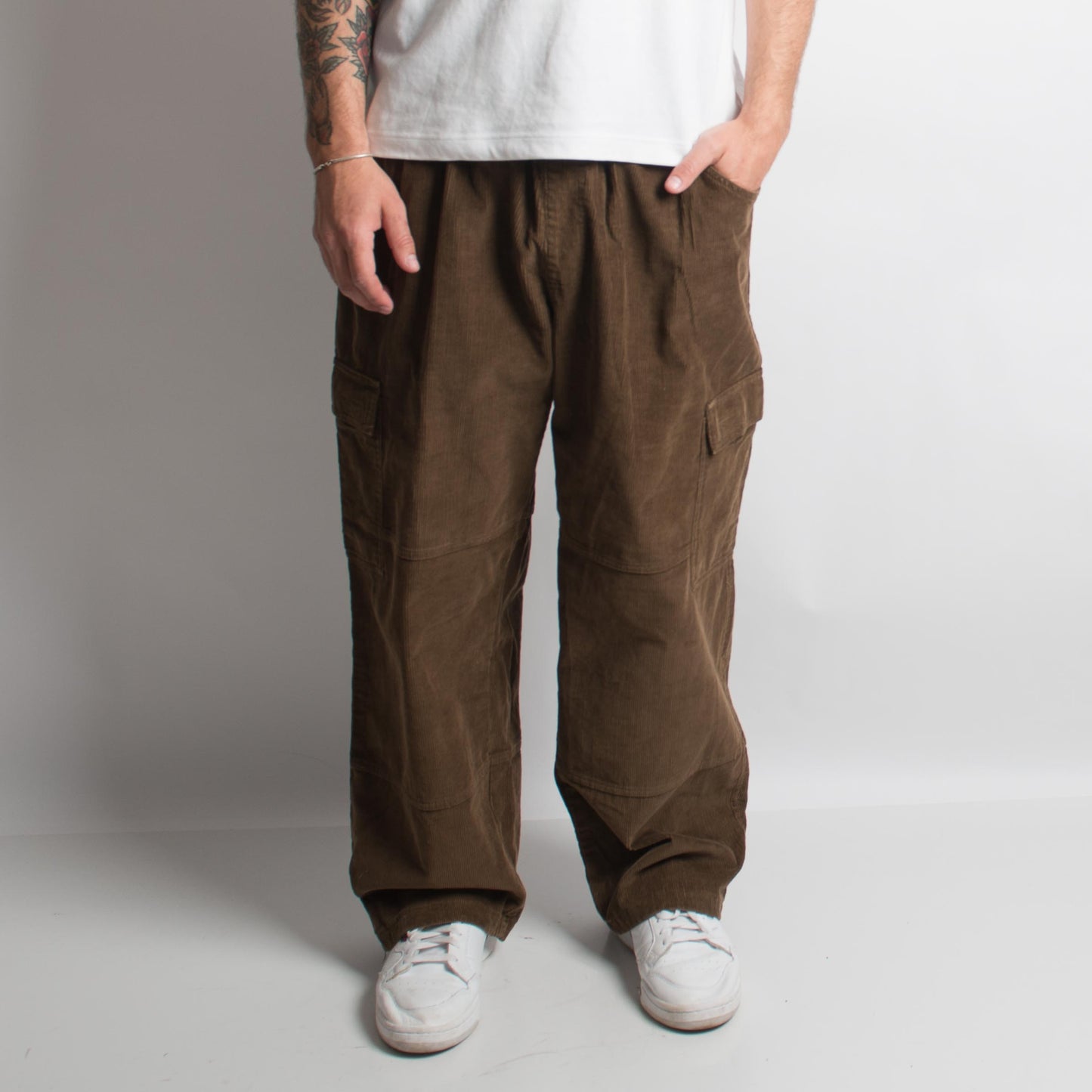 PANTALON CARGO EN VELOURS CÔTELÉ MARRON