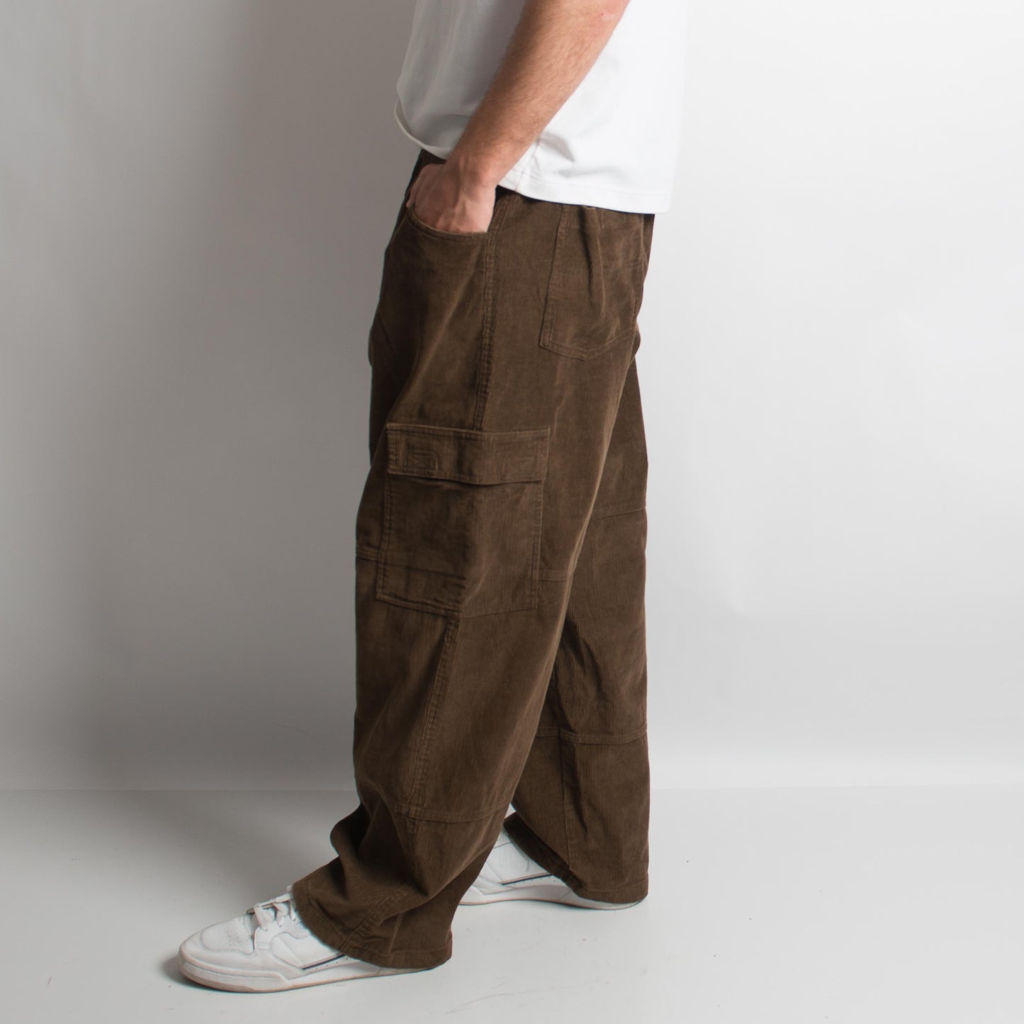 PANTALON CARGO EN VELOURS CÔTELÉ MARRON