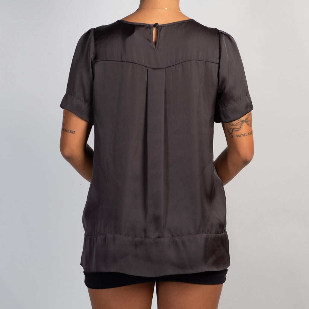 CHARCOAL PLEAT SATIN TOP
