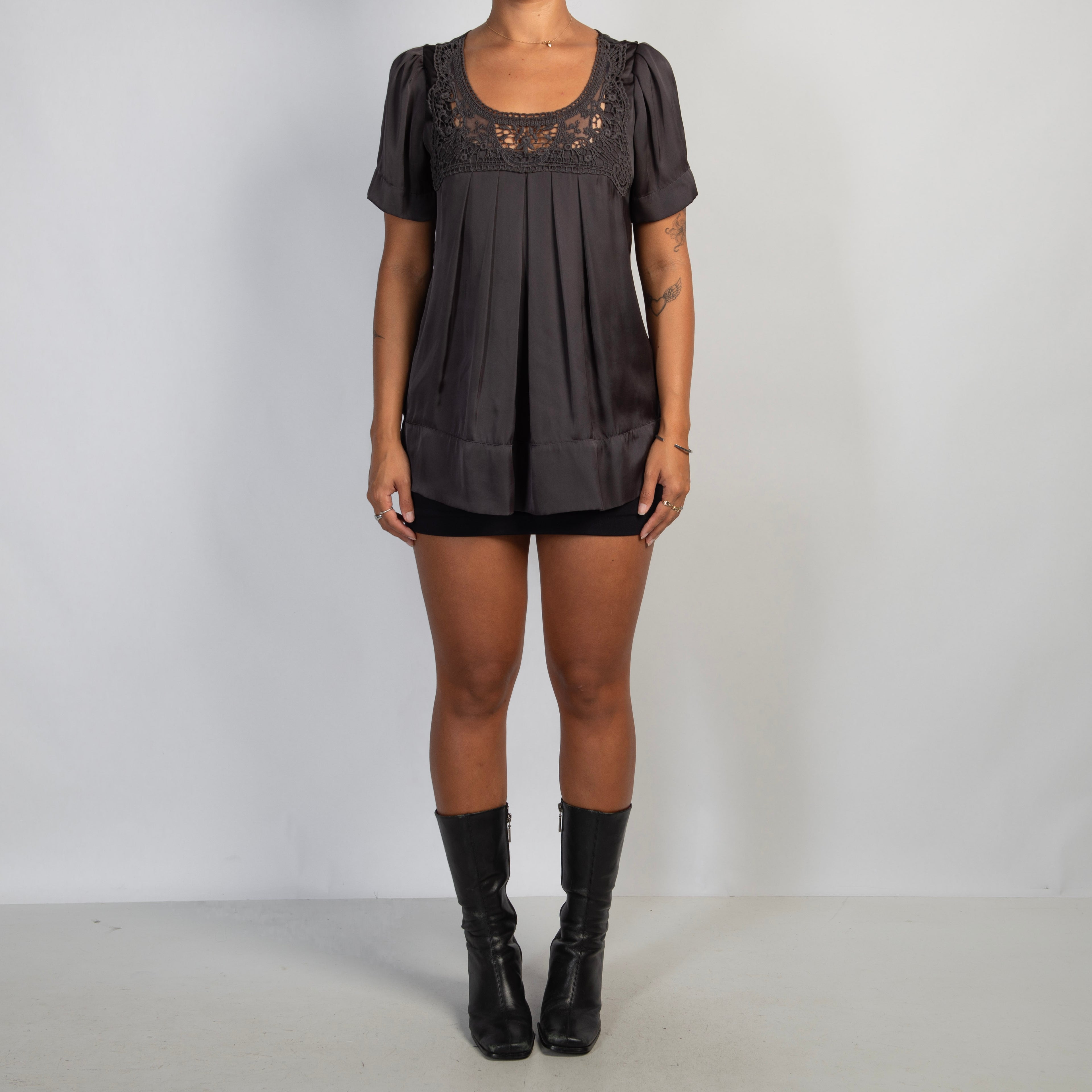 CHARCOAL PLEAT SATIN TOP
