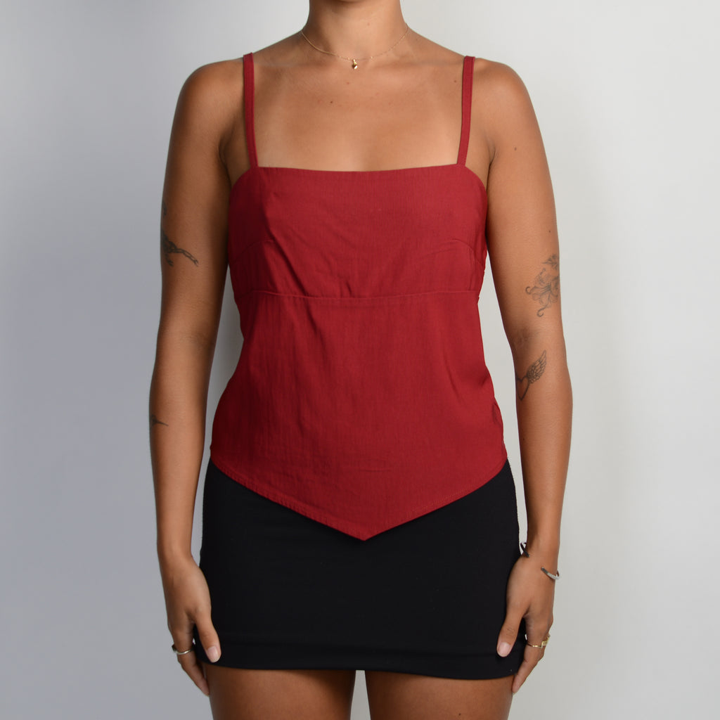 RED HANKY HEM TOP